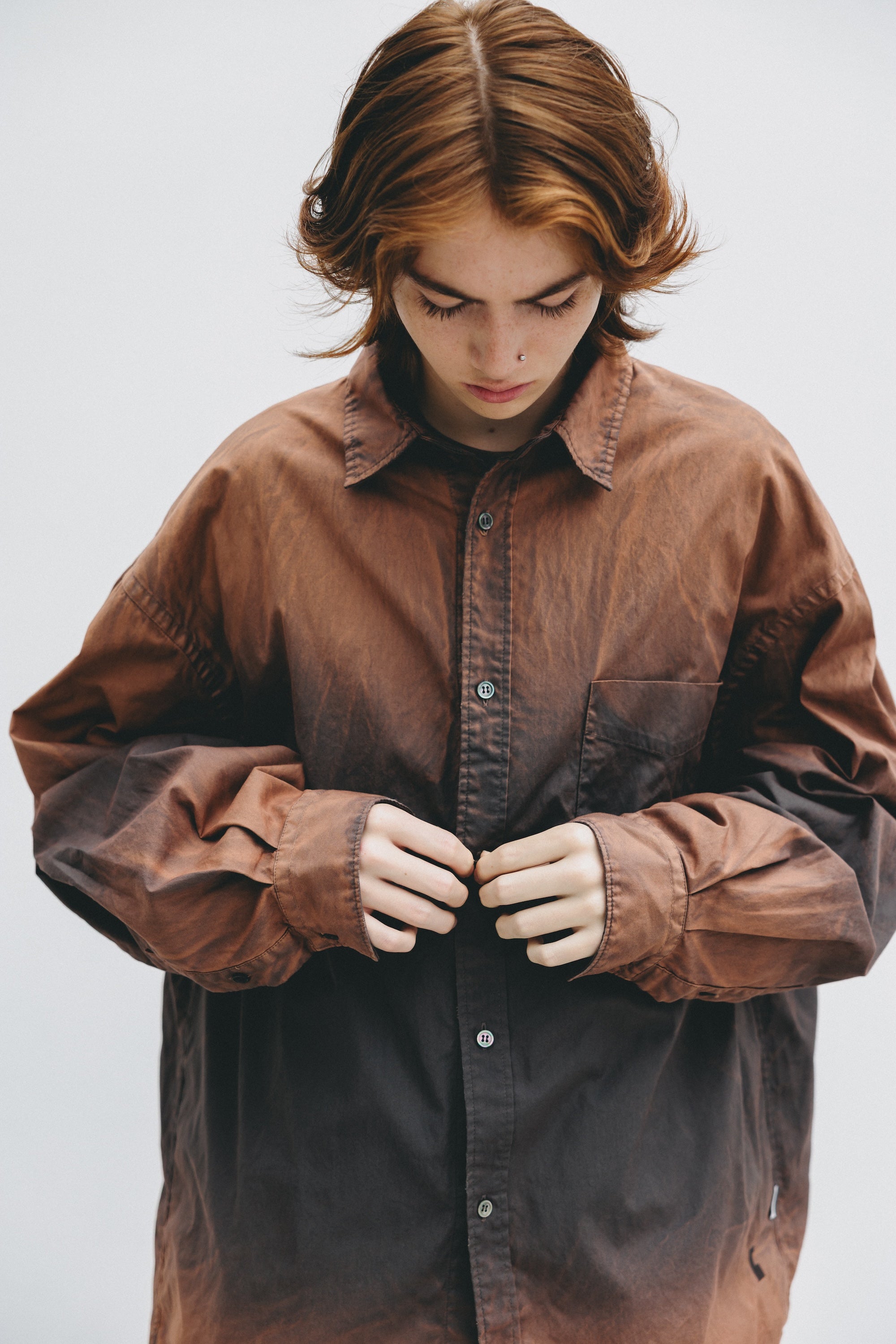 【10.1 WED 20:00- IN STOCK】GRADATION DYED CLASSIC CITY L/S SHIRT (BROWN)