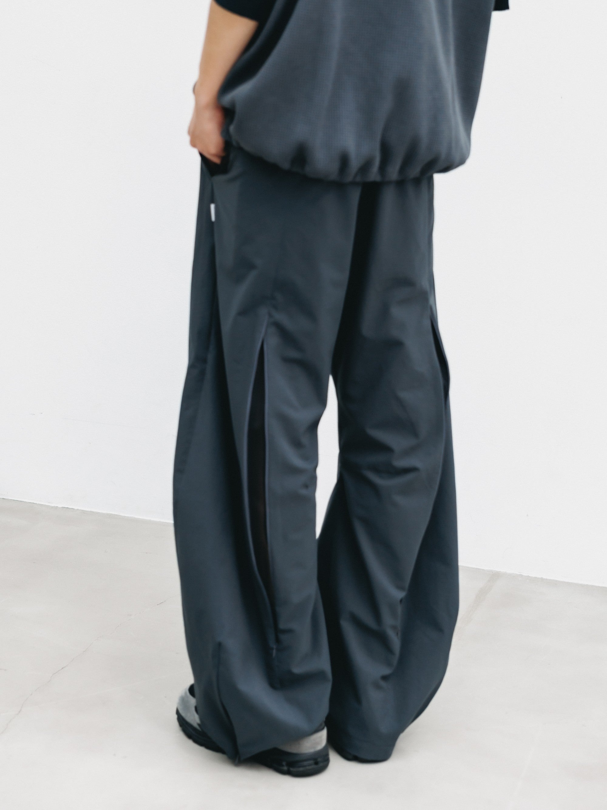 【6.3 WED 20:00- IN STOCK】COOLDOTS® CITY BARREL LEG PANTS(GRAY)