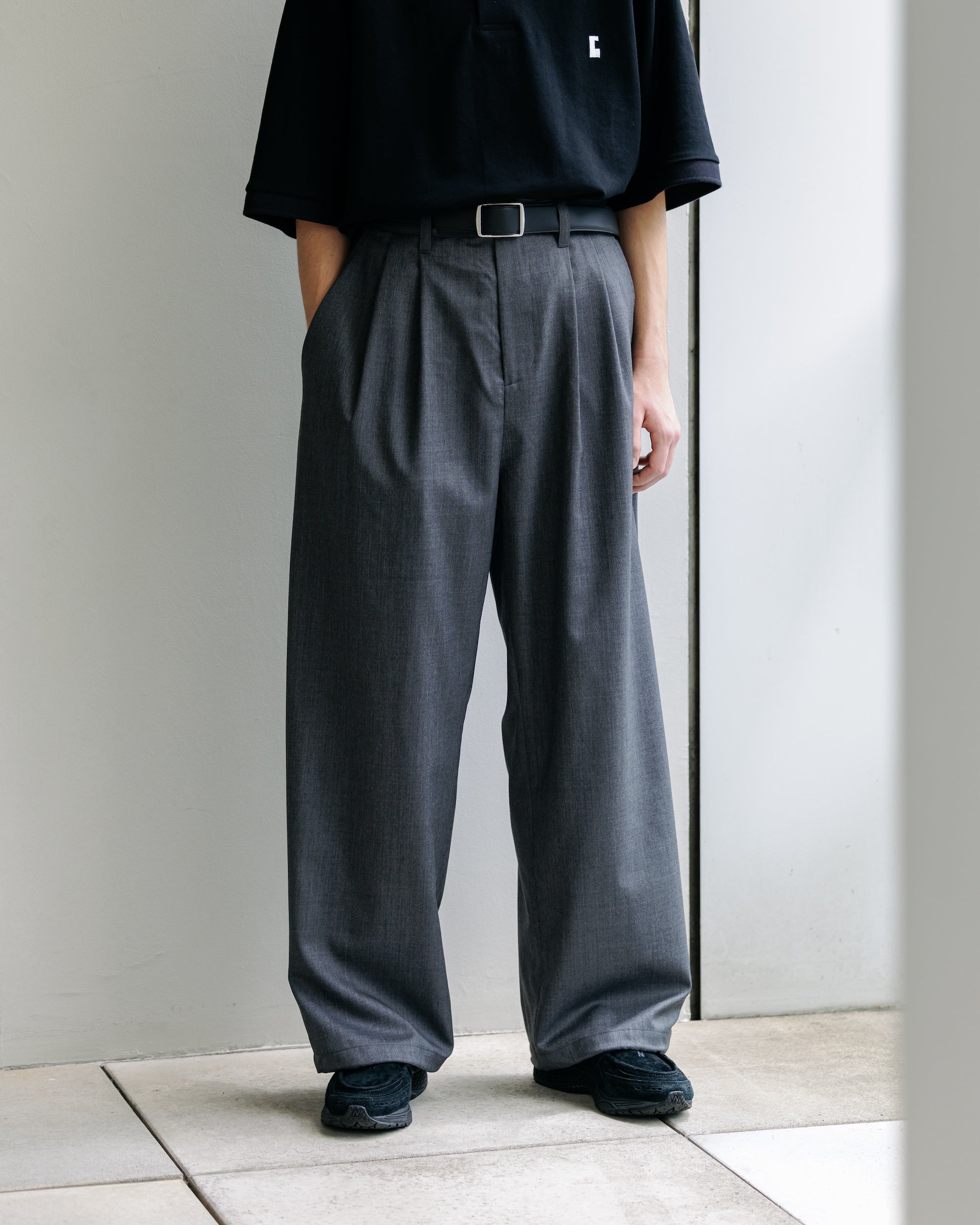 WOOL GABARDINE CITY UNIFORM WIDE STRAIGHT PANTS (GRAY)