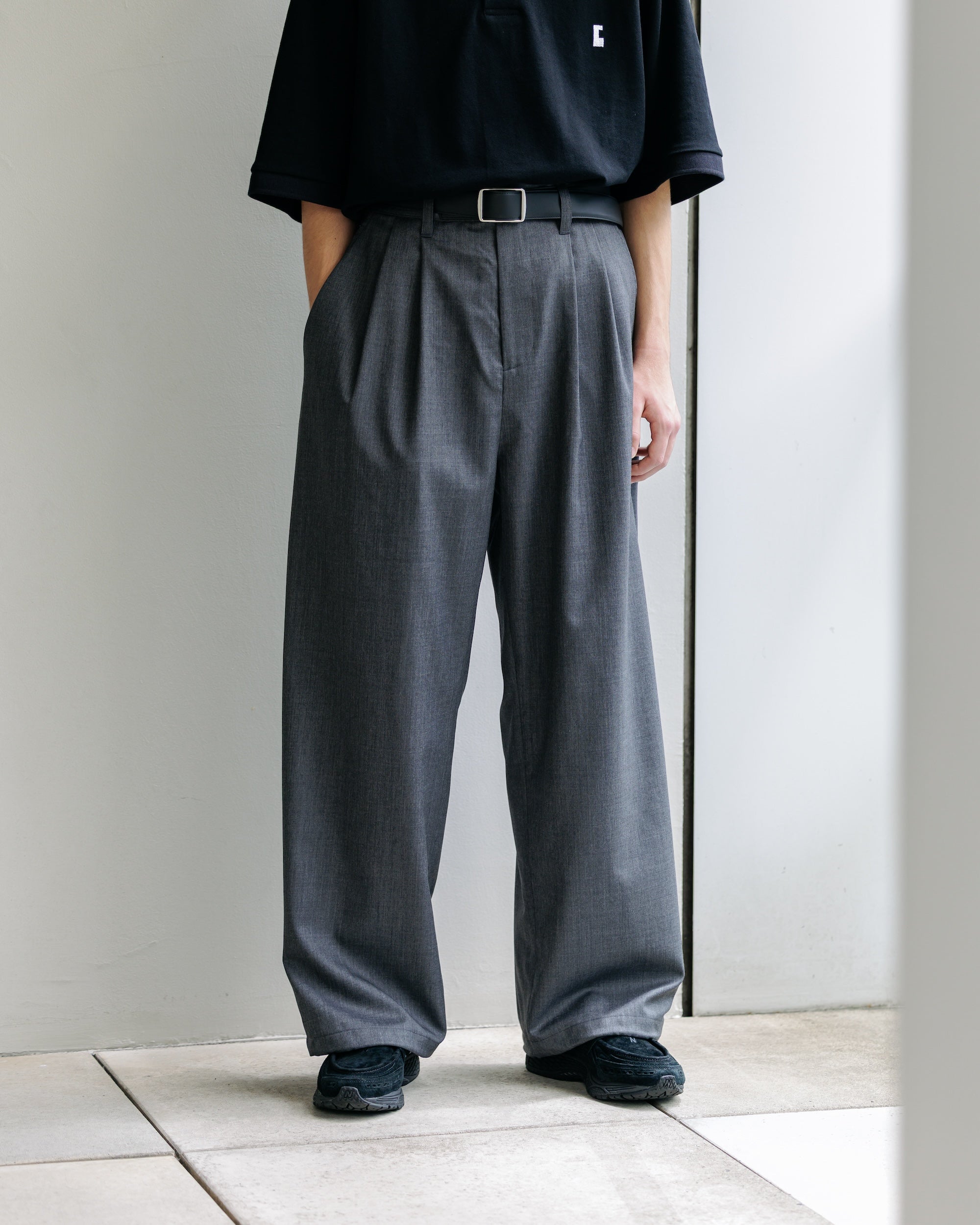 WOOL GABARDINE CITY UNIFORM WIDE STRAIGHT PANTS (GRAY)