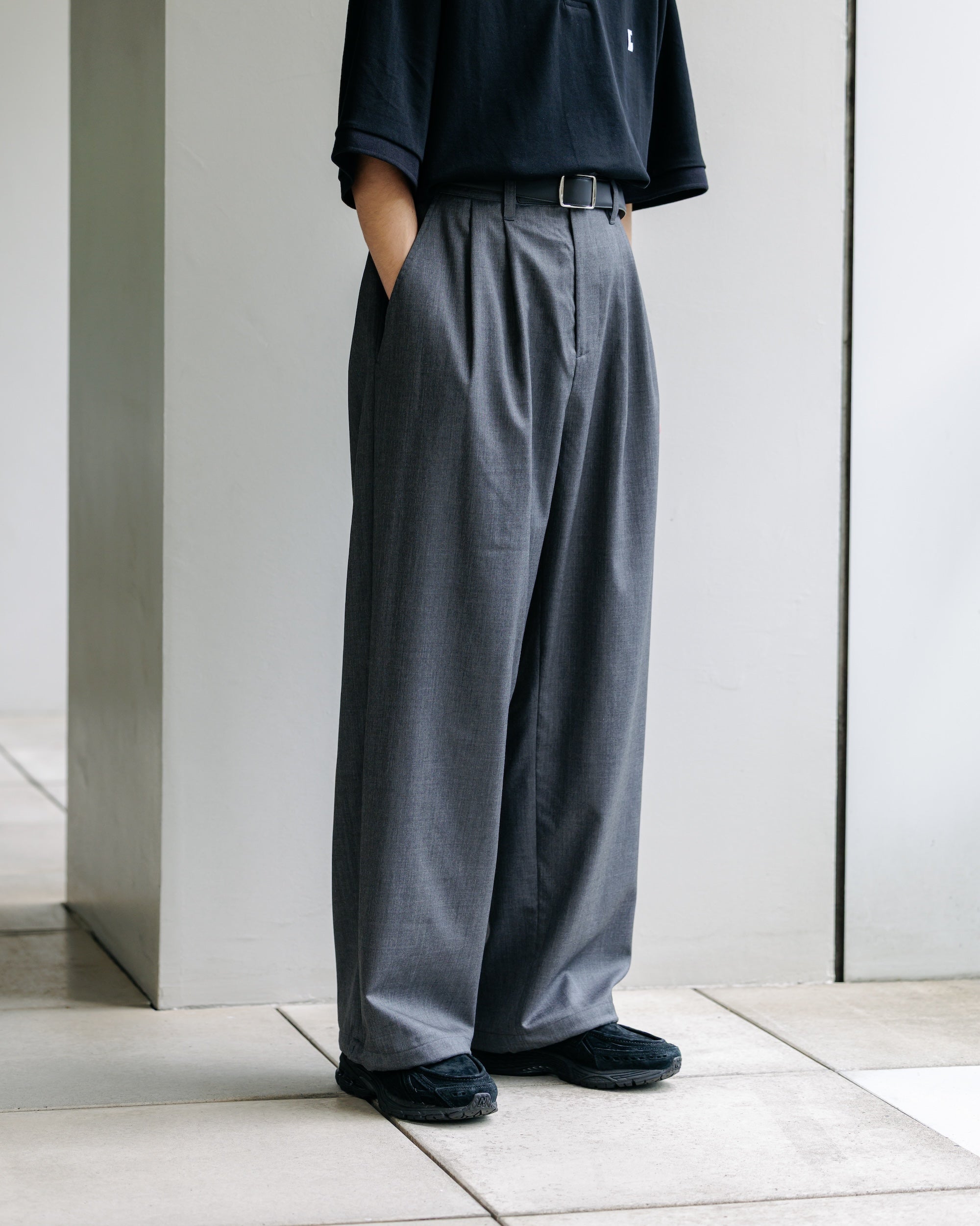 WOOL GABARDINE CITY UNIFORM WIDE STRAIGHT PANTS (GRAY)