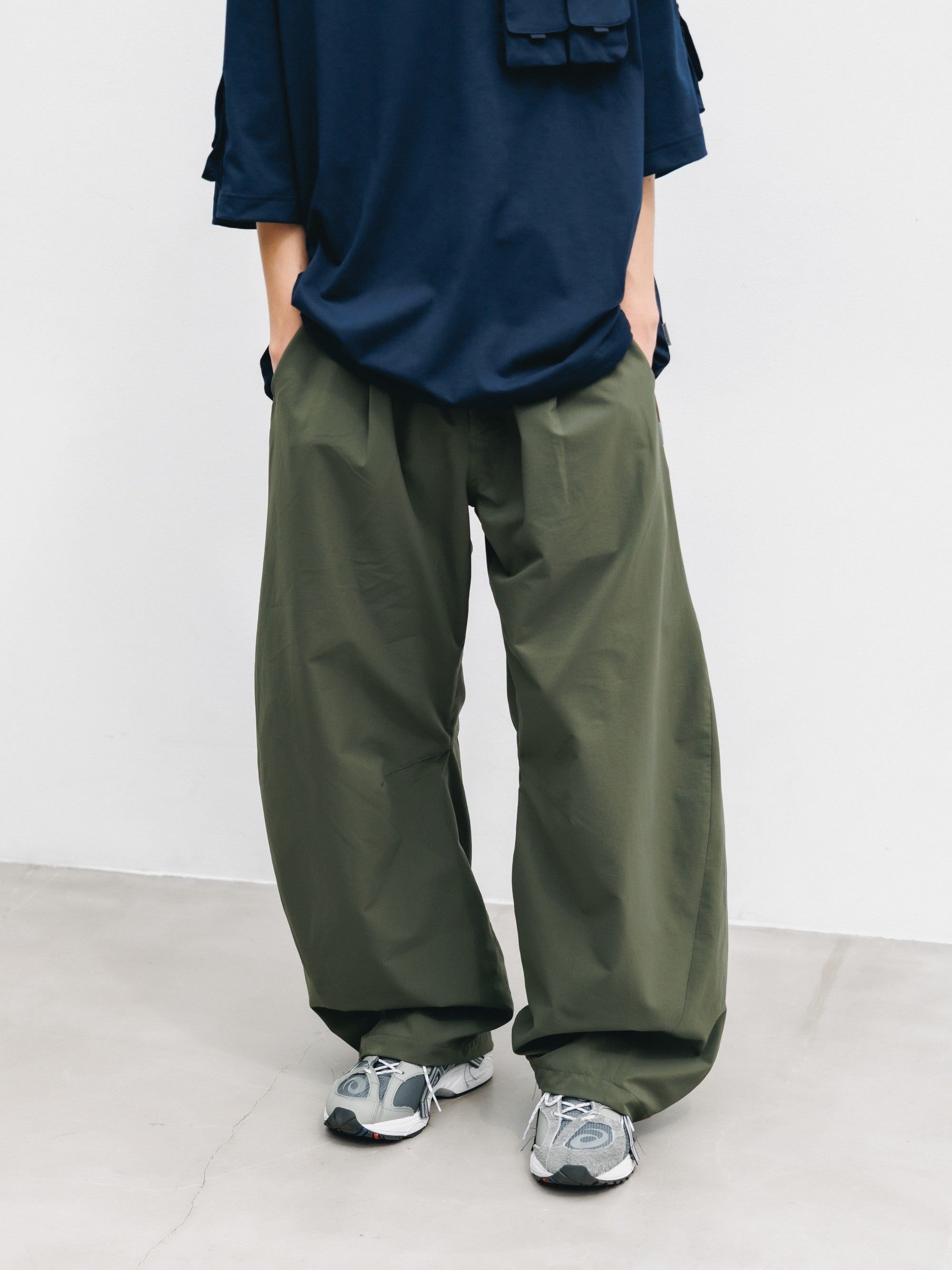 【6.3 WED 20:00- IN STOCK】COOLDOTS® CITY BARREL LEG PANTS(OLIVE)