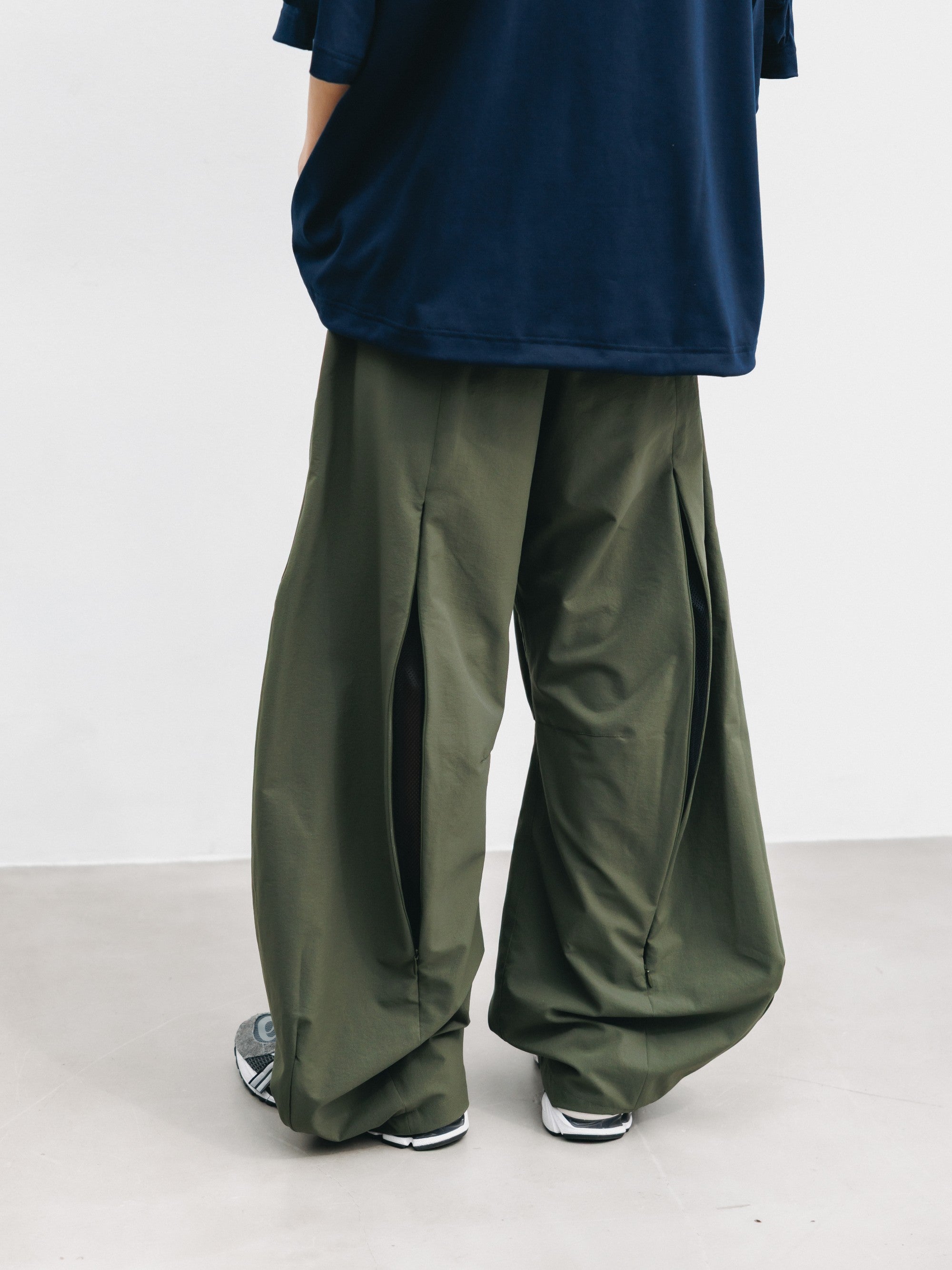 【6.3 WED 20:00- IN STOCK】COOLDOTS® CITY BARREL LEG PANTS(OLIVE)