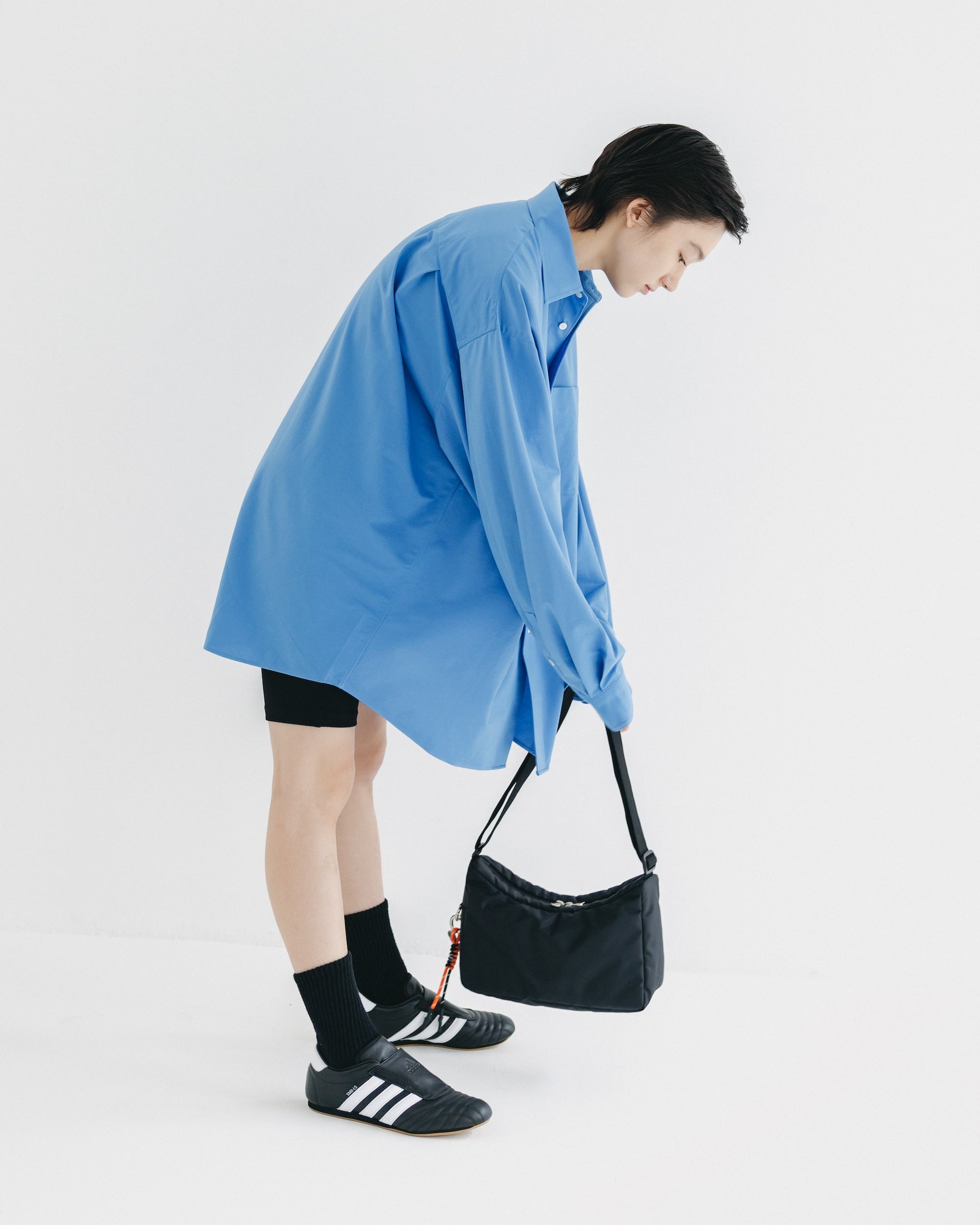 【10.15 WED 20:00- IN STOCK】HOLIDAY BAG MINI