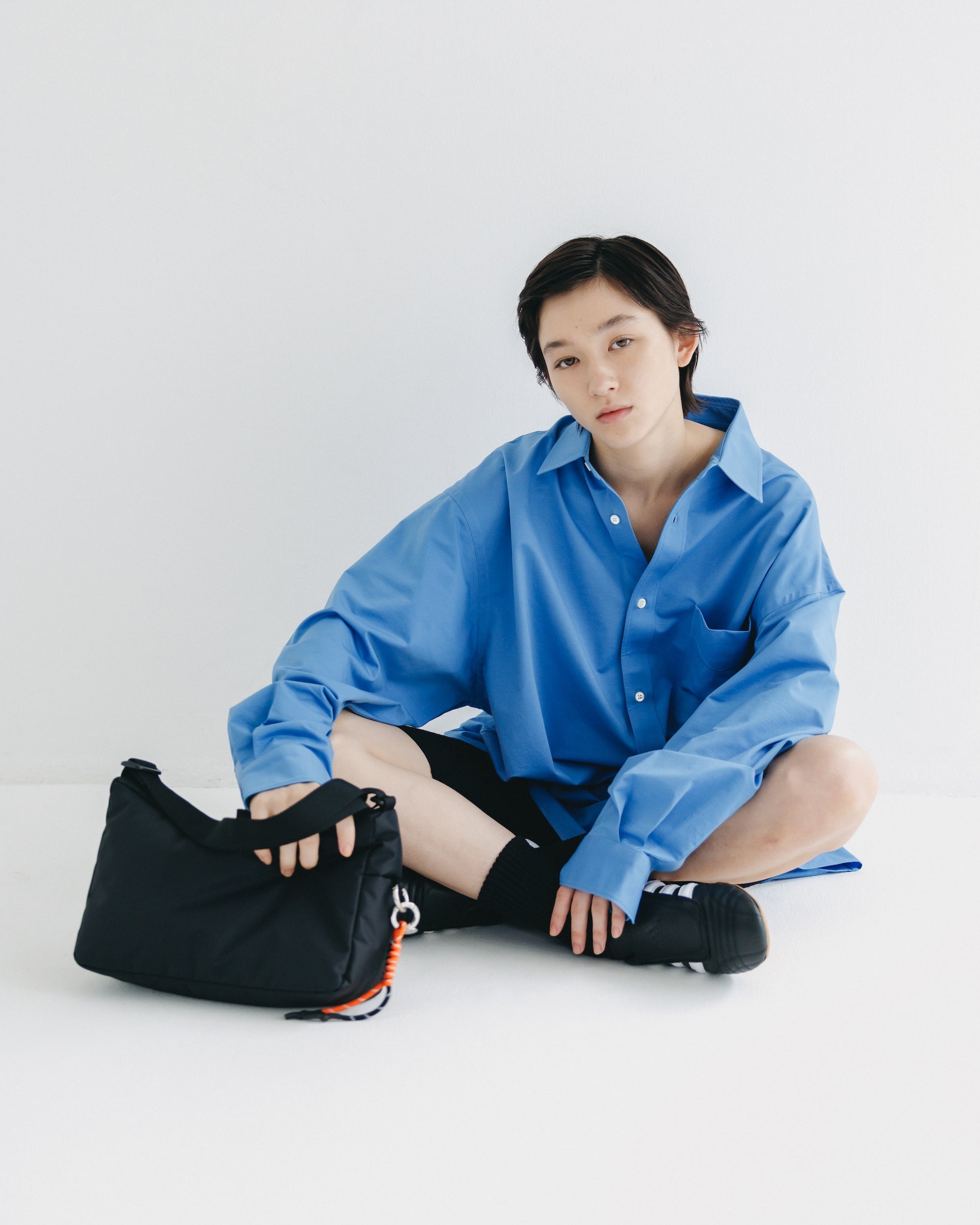 【10.15 WED 20:00- IN STOCK】HOLIDAY BAG MINI