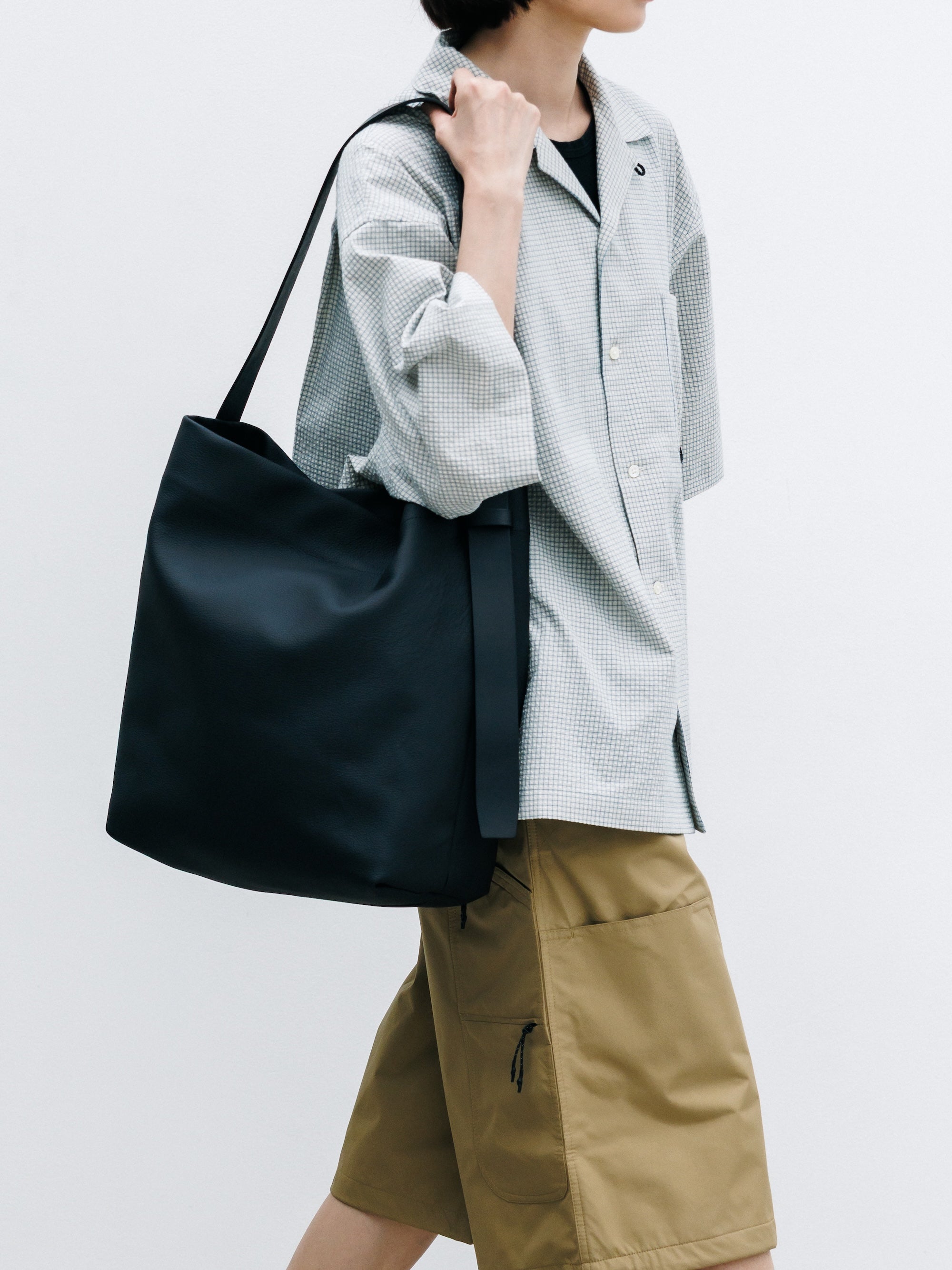 【8.8 SAT 20:00- IN STOCK】GRAIN LEATHER EDITOR’S BAG (BLACK)