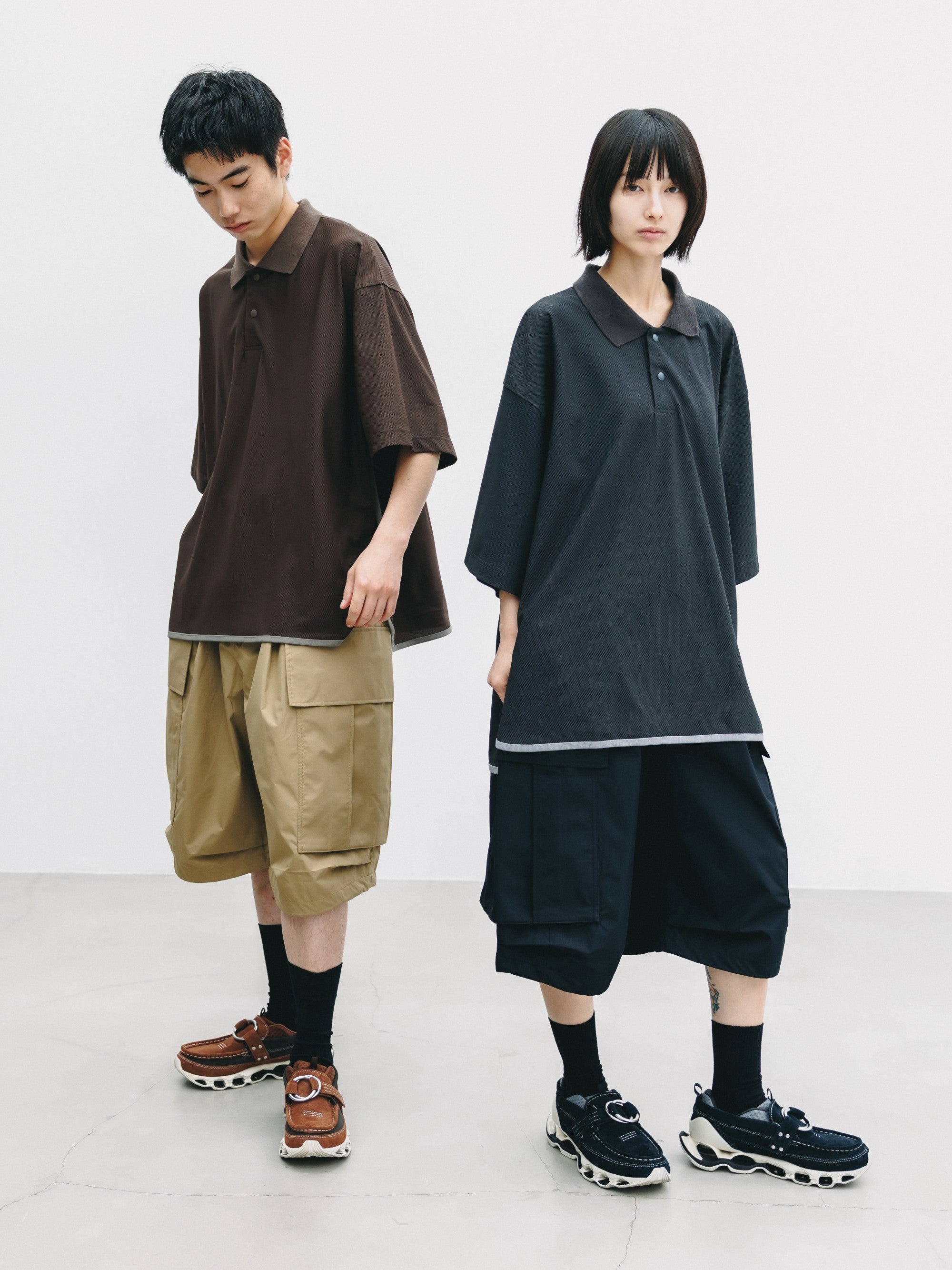 【6.24 WED 20:00- IN STOCK】TECH TEXTURED CITY S/S POLO (CHARCOAL GRAY)