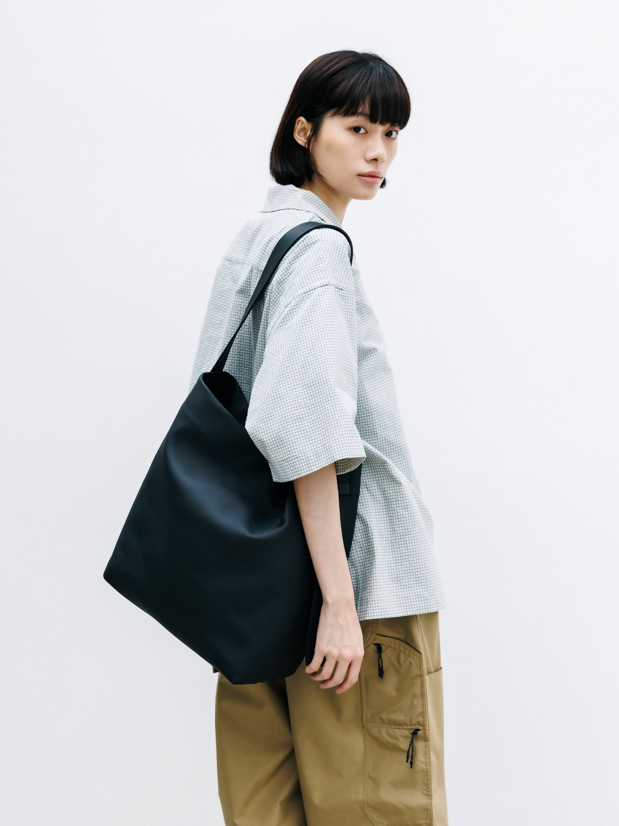 【8.8 SAT 20:00- IN STOCK】GRAIN LEATHER EDITOR’S BAG (BLACK)
