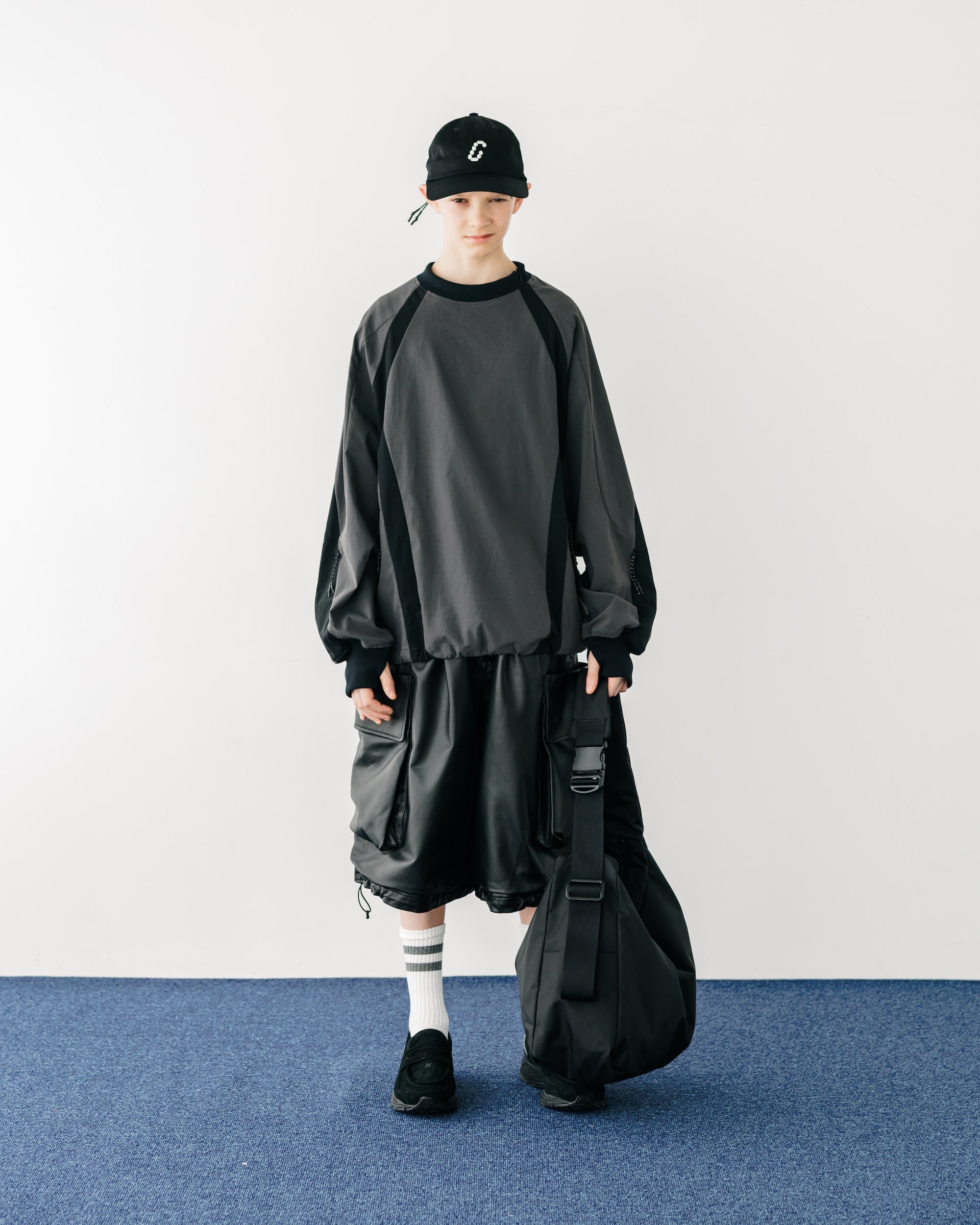 【5.3 SAT 20:00- IN STOCK】ACTIVE CITY PULLOVER (CHARCOAL×BLACK)