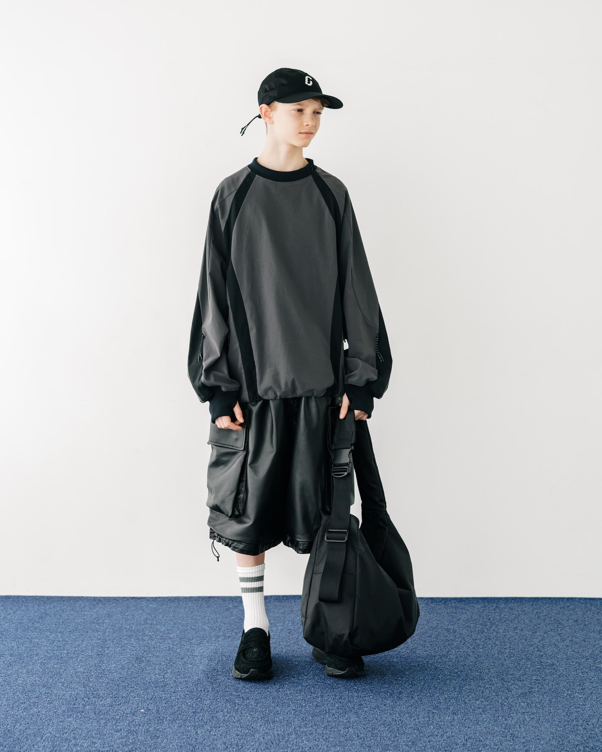 【5.3 SAT 20:00- IN STOCK】ACTIVE CITY PULLOVER (CHARCOAL×BLACK)