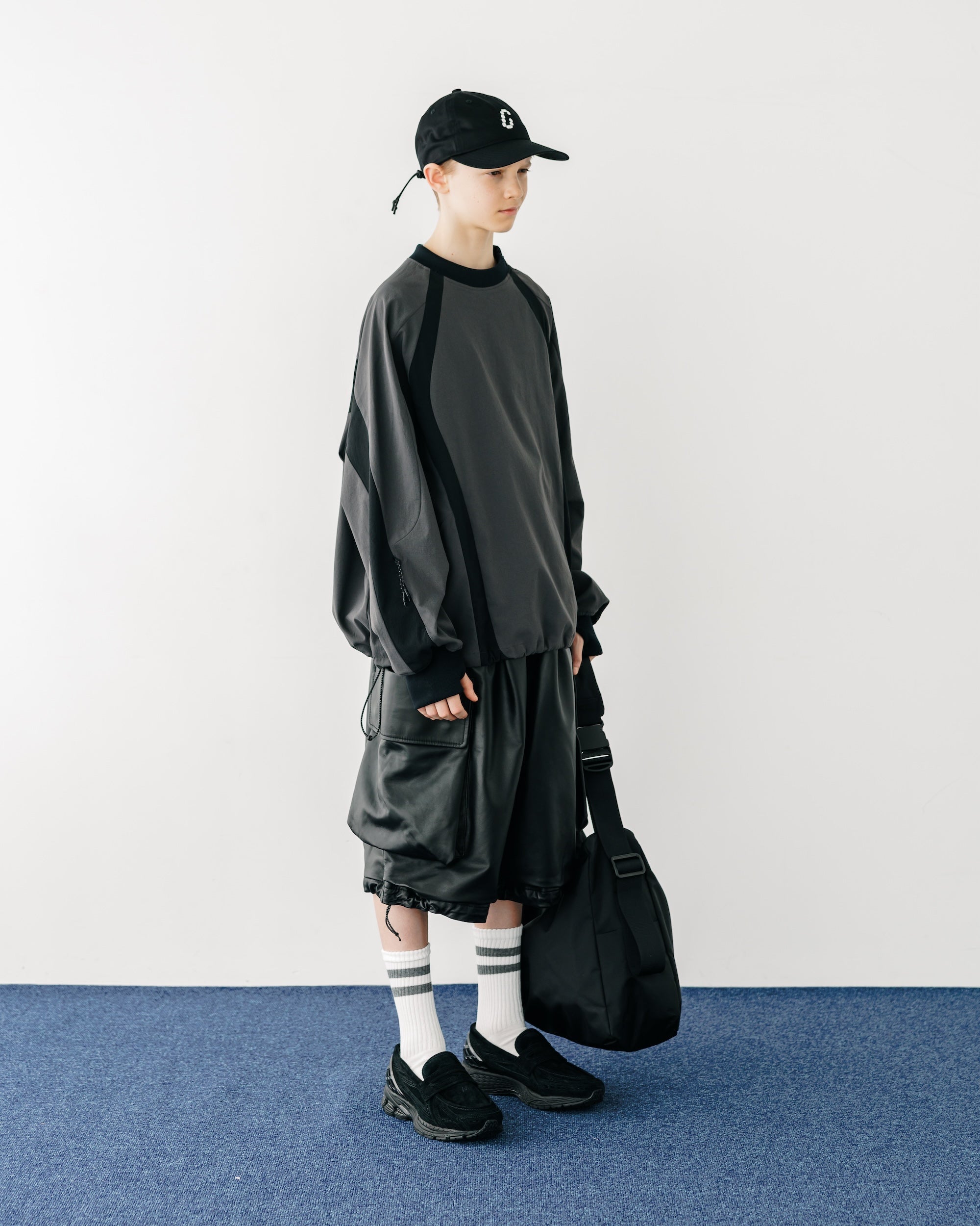 【5.3 SAT 20:00- IN STOCK】ACTIVE CITY PULLOVER (CHARCOAL×BLACK)