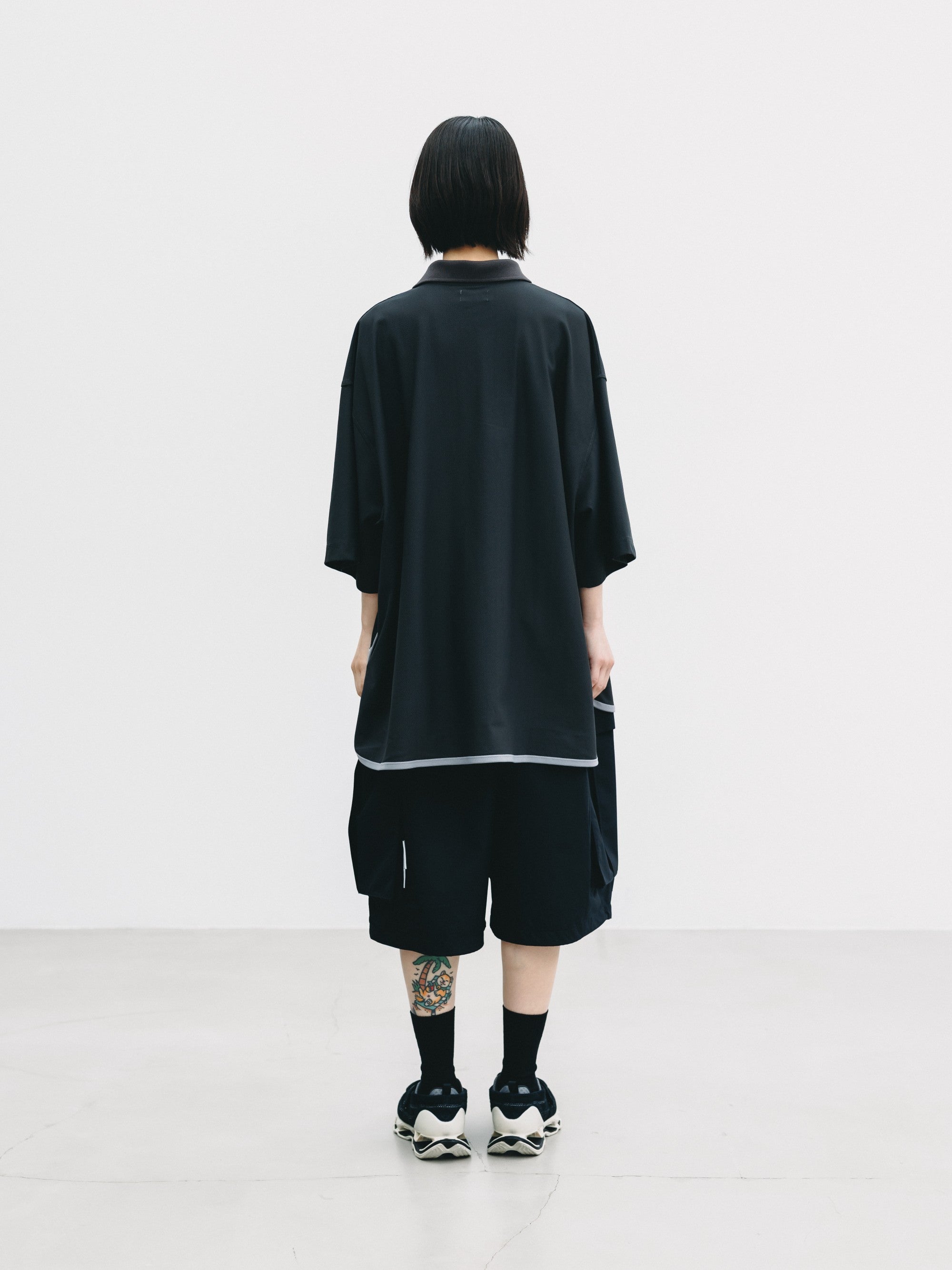 【6.24 WED 20:00- IN STOCK】TECH TEXTURED CITY S/S POLO (CHARCOAL GRAY)