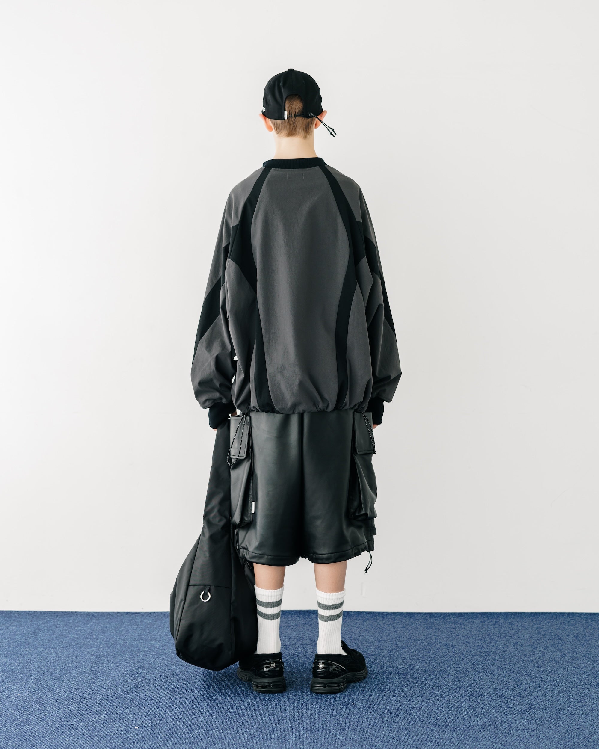 【5.3 SAT 20:00- IN STOCK】ACTIVE CITY PULLOVER (CHARCOAL×BLACK)