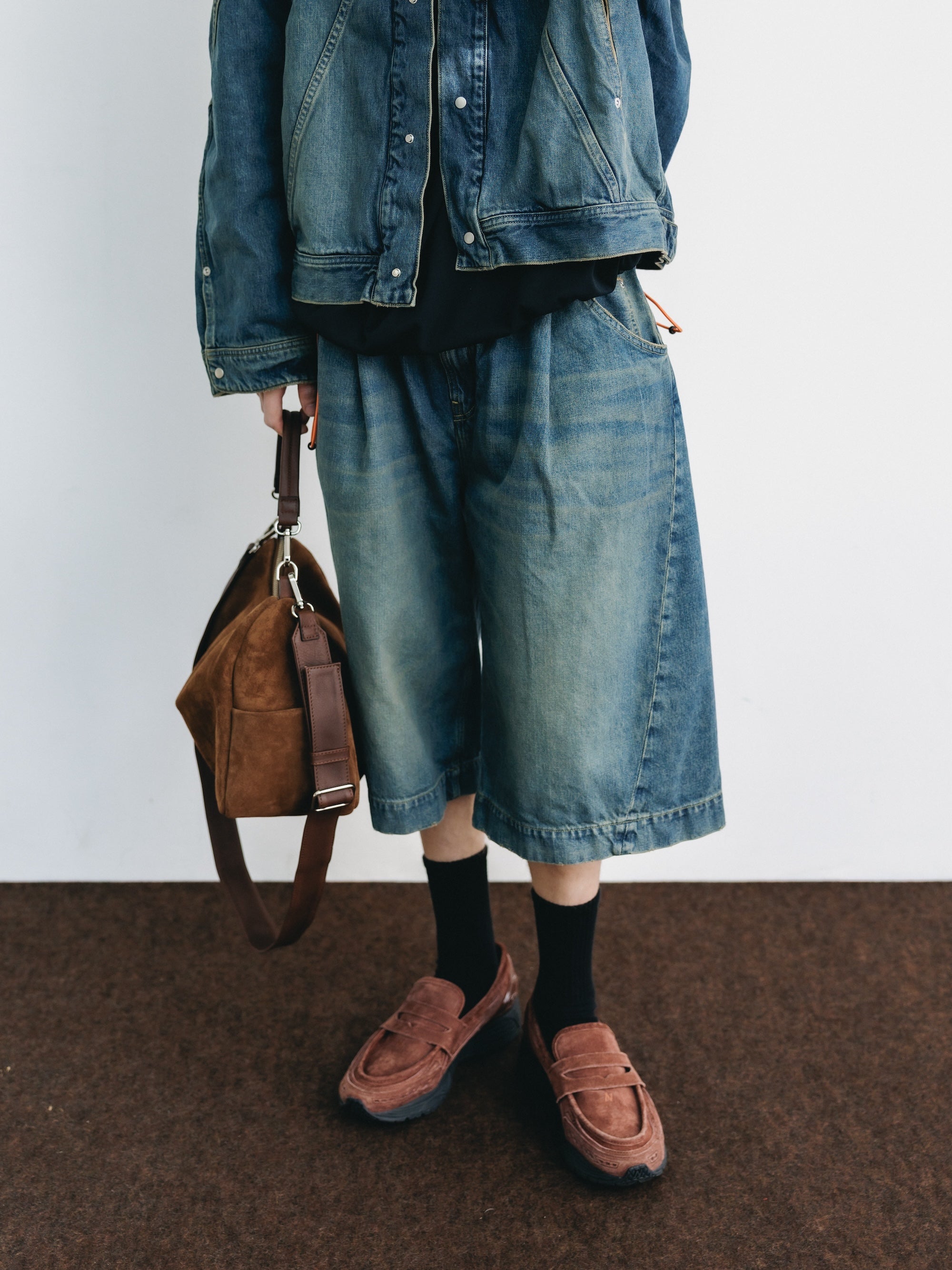 SUEDE DAYOFF BAG (BROWN)