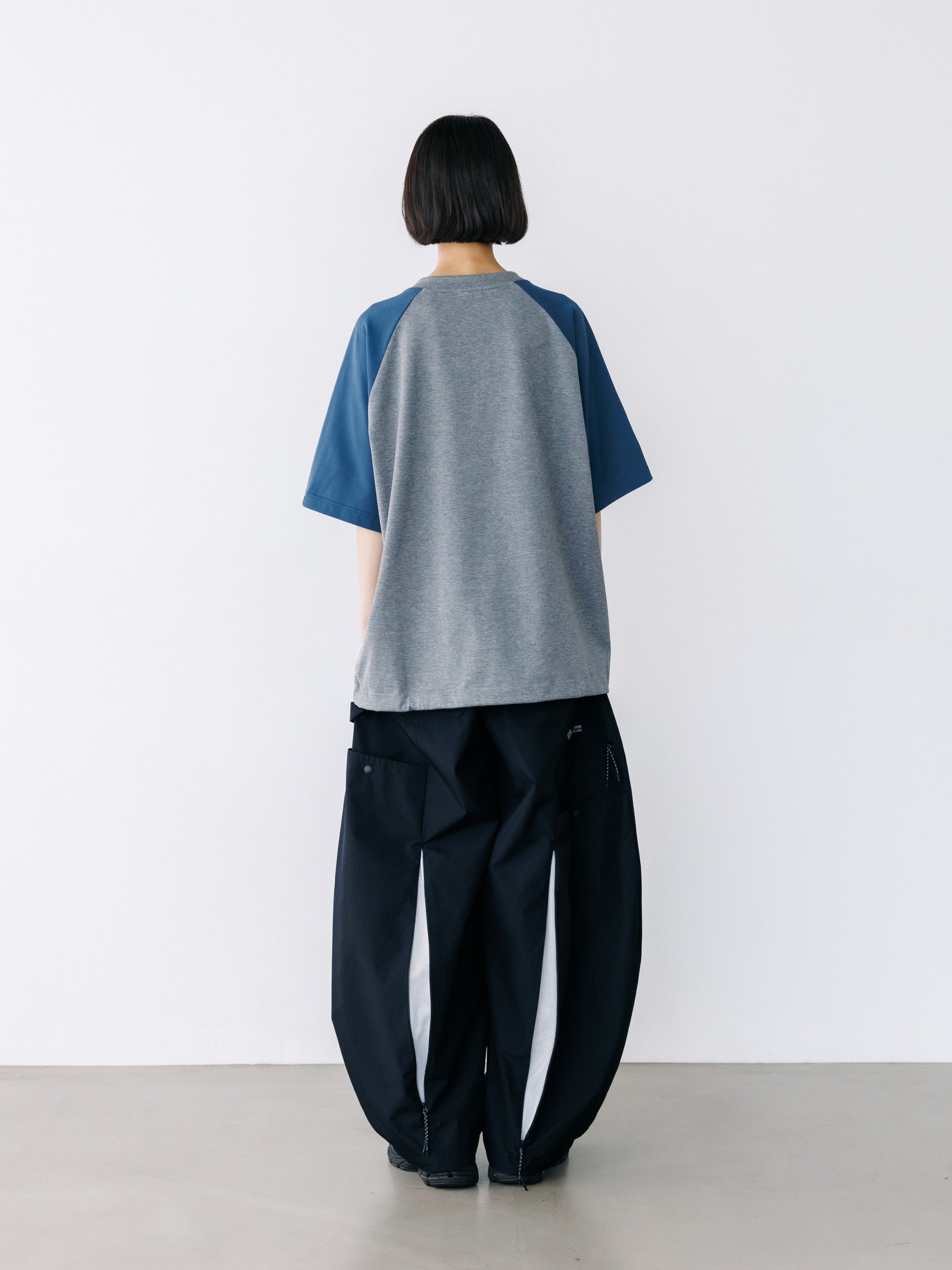 【8.19 WED 20:00- IN STOCK】RAGLAN HENLEY NECK S/S T-SHIRT WITH DRAWSTRINGS (GRAY×BLUE GRAY)