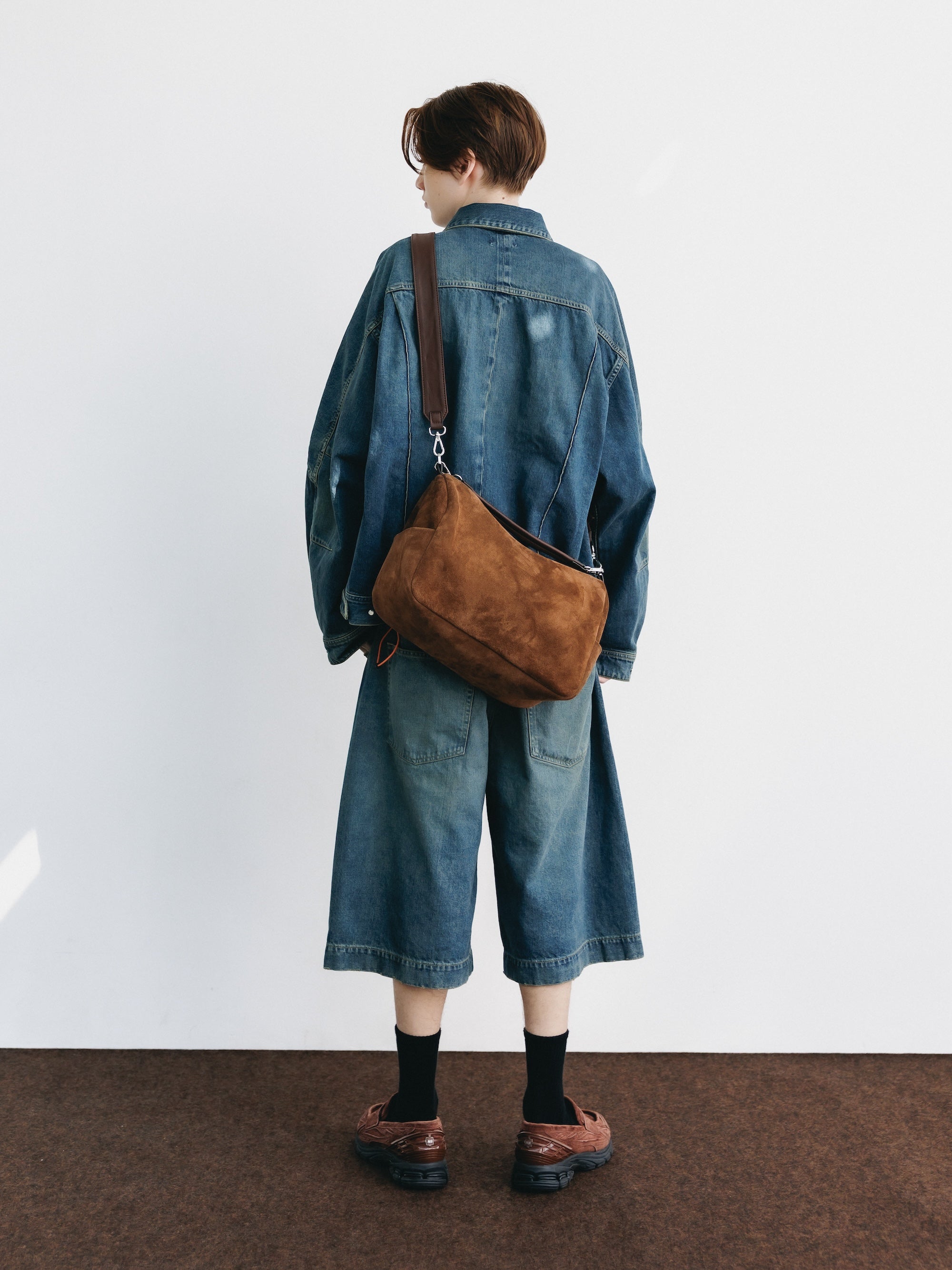 SUEDE DAYOFF BAG (BROWN)