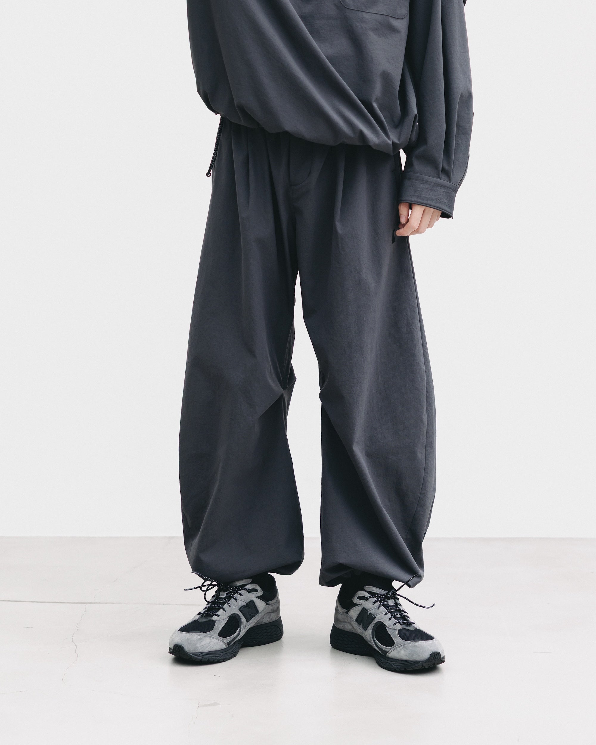 【9.20 SAT 20:00- IN STOCK】CITY UNIFORM BARREL LEG EASY PANTS (GRAY)