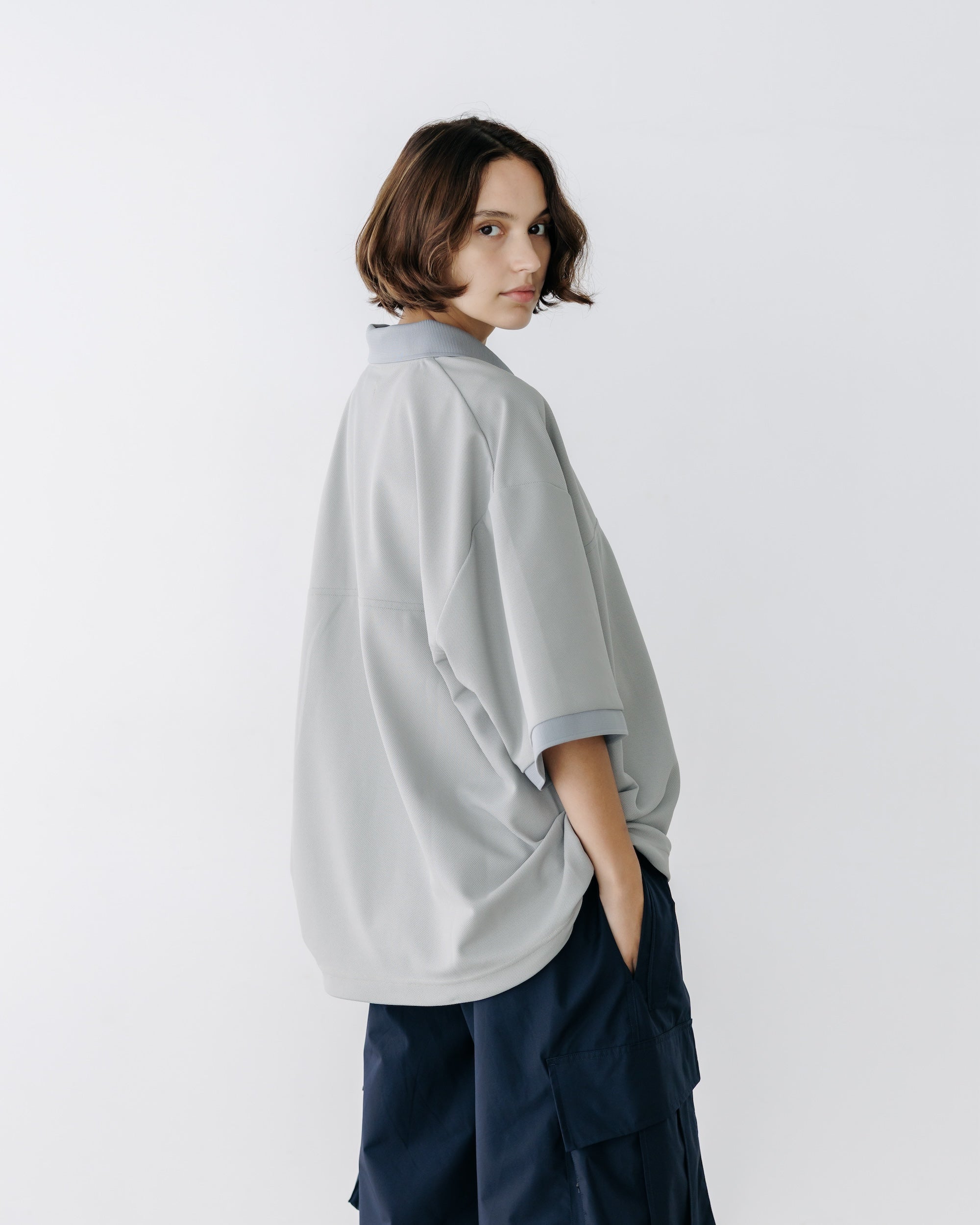 【8.20 WED 20:00- IN STOCK】ACTIVE CITY S/S SNAP POLO SHIRT (GRAY)
