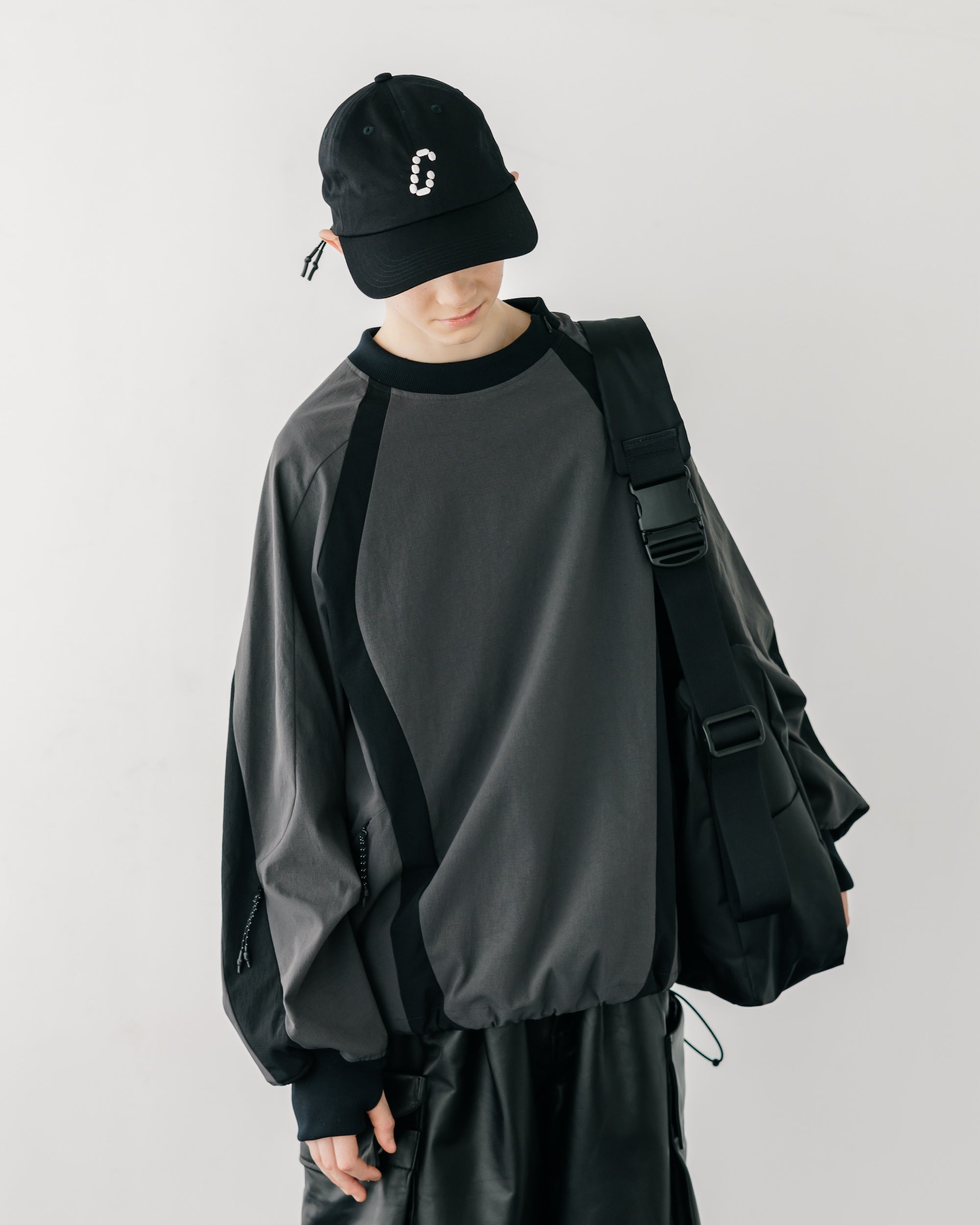 【5.3 SAT 20:00- IN STOCK】ACTIVE CITY PULLOVER (CHARCOAL×BLACK)
