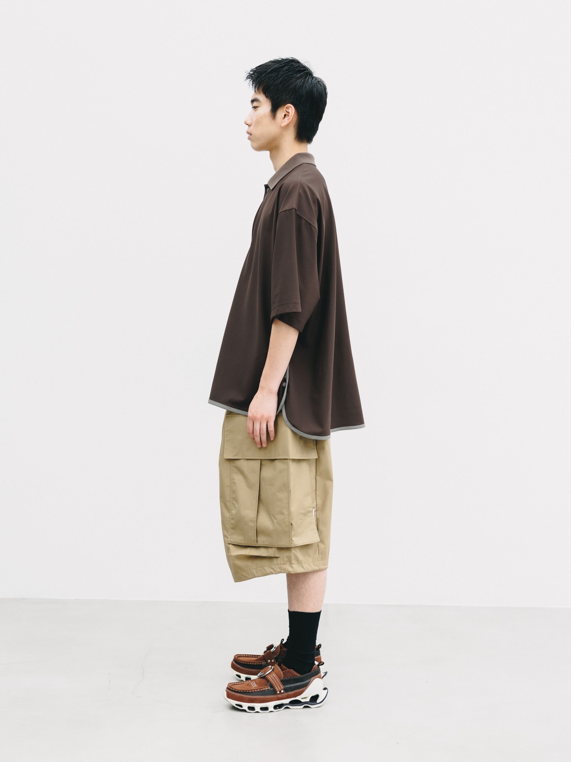 【6.24 WED 20:00- IN STOCK】TECH TEXTURED CITY S/S POLO (BROWN)