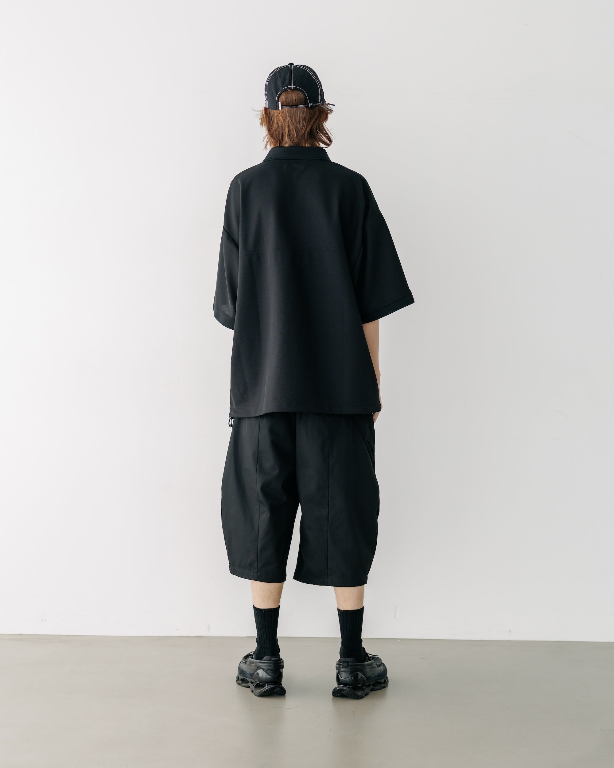 【8.23 SAT 20:00- IN STOCK】FUTURE MASSIVE TWISTED HALF PANTS (BLACK)