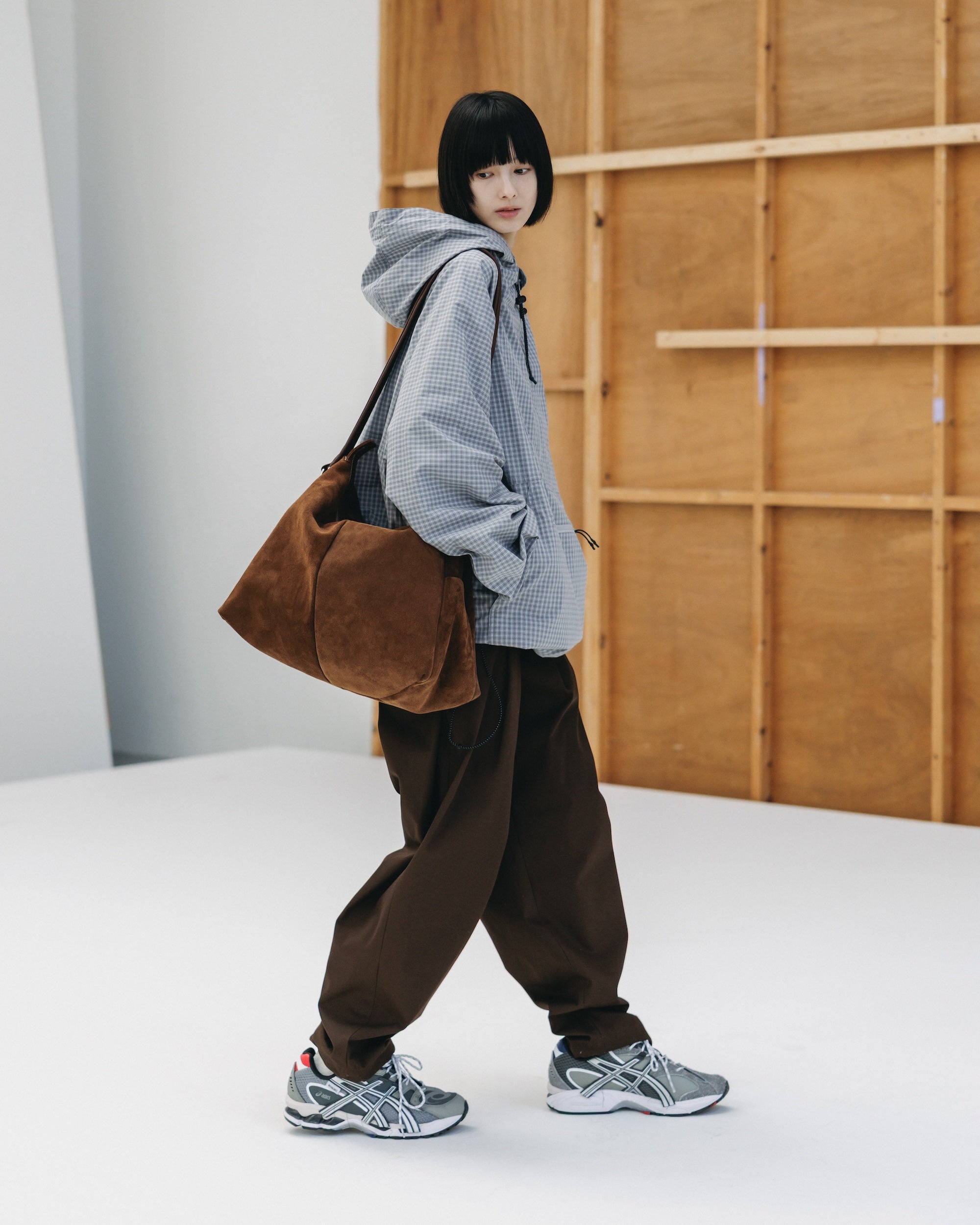 【1.7 WED 20:00- IN STOCK】SUEDE NOMAD BAG (BROWN)