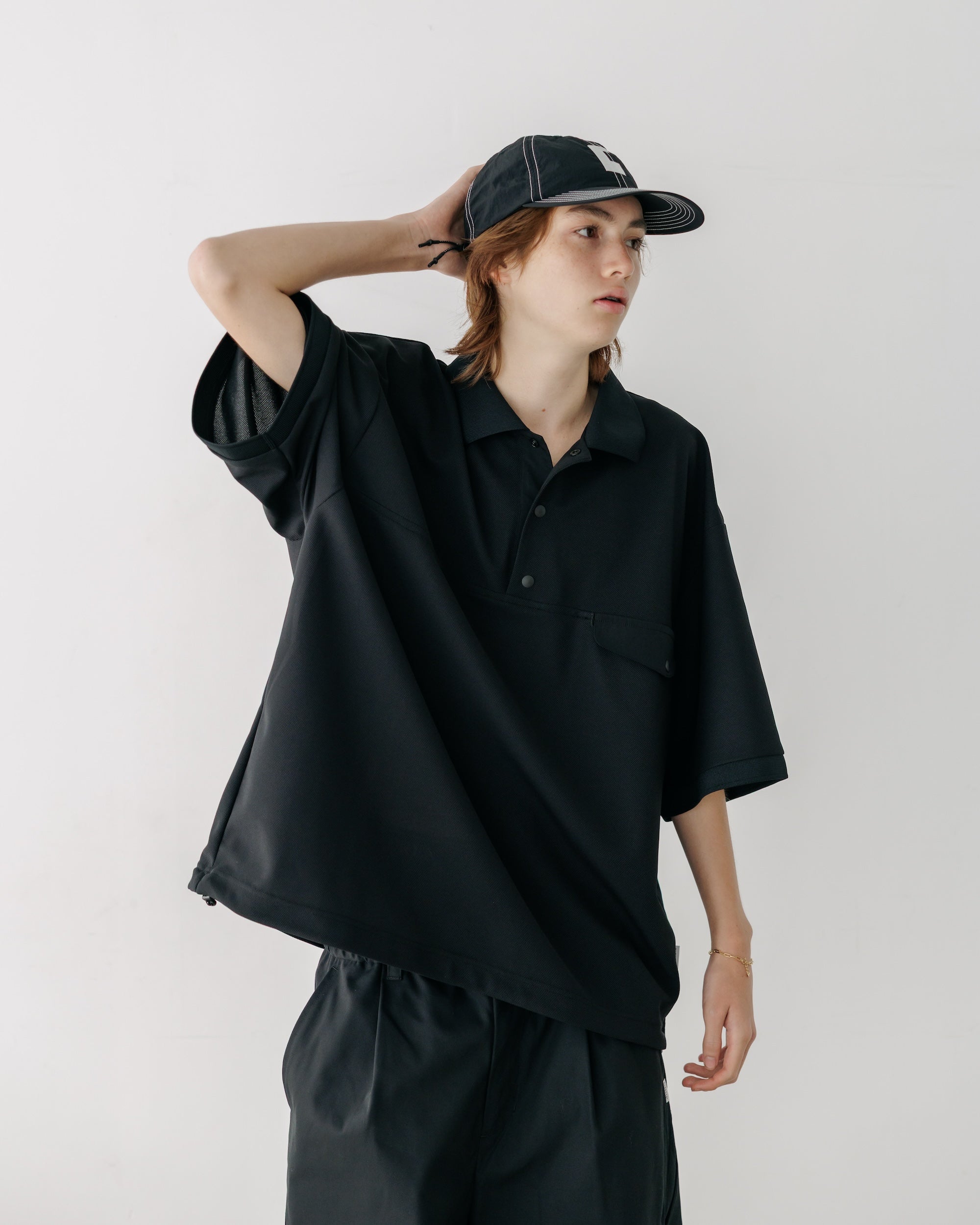 【8.20 WED 20:00- IN STOCK】ACTIVE CITY S/S SNAP POLO SHIRT (BLACK)