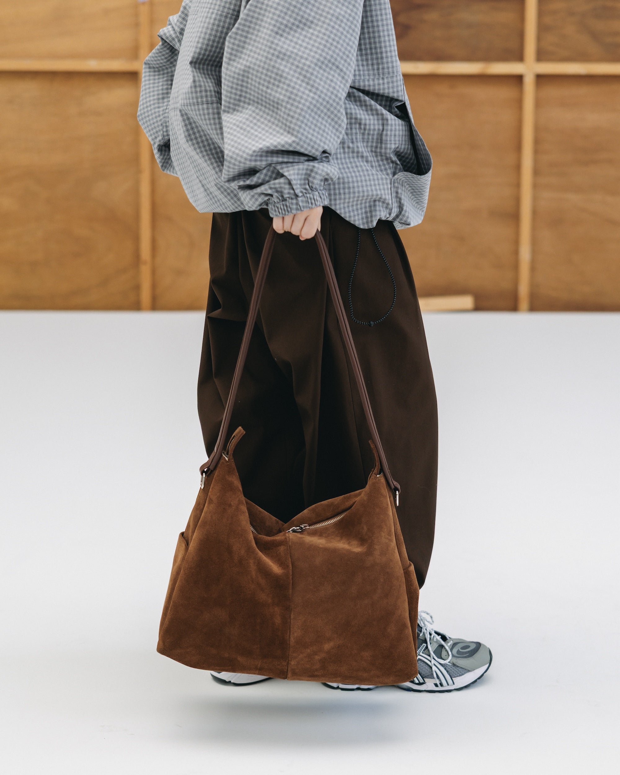 【1.7 WED 20:00- IN STOCK】SUEDE NOMAD BAG (BROWN)
