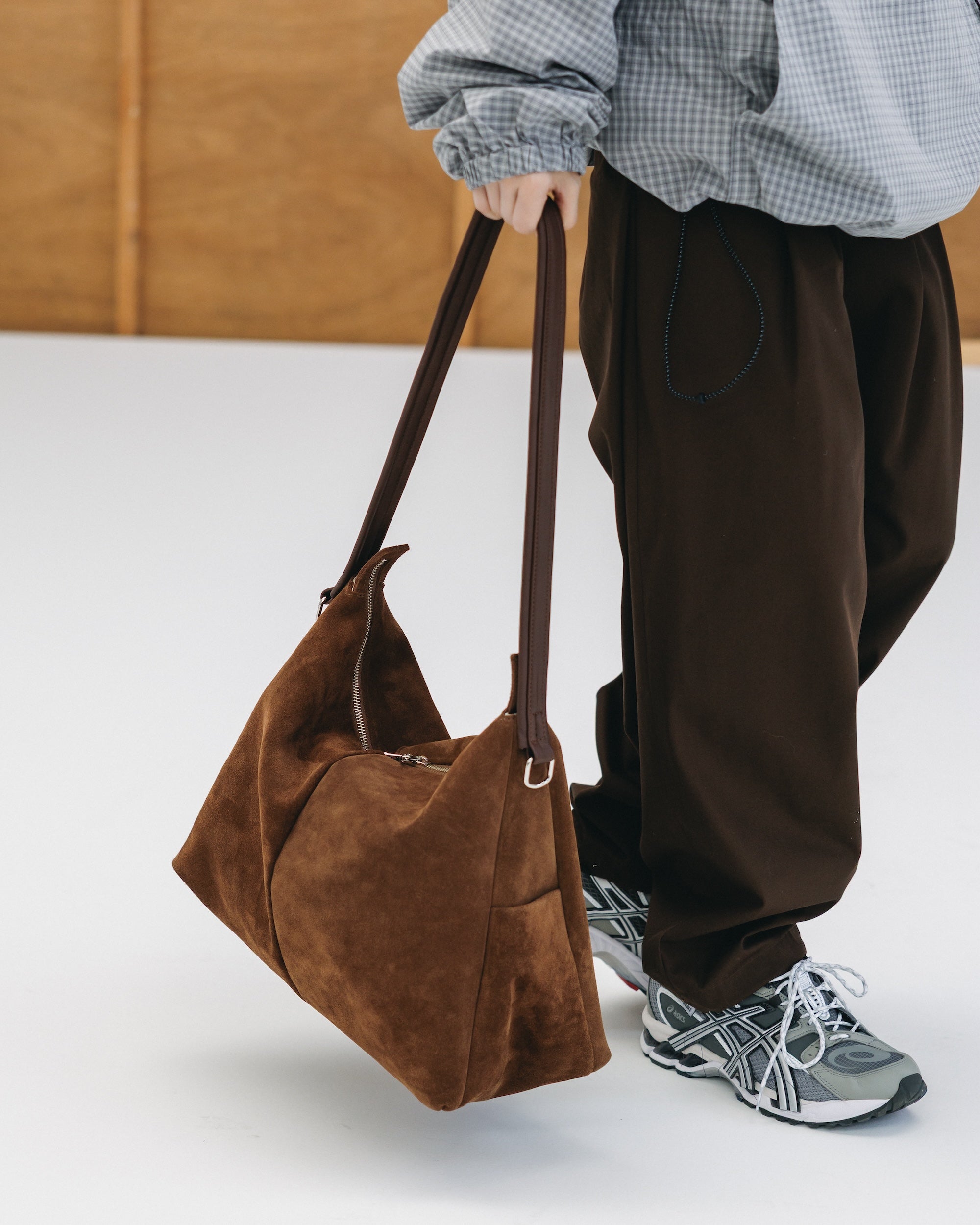 【1.7 WED 20:00- IN STOCK】SUEDE NOMAD BAG (BROWN)