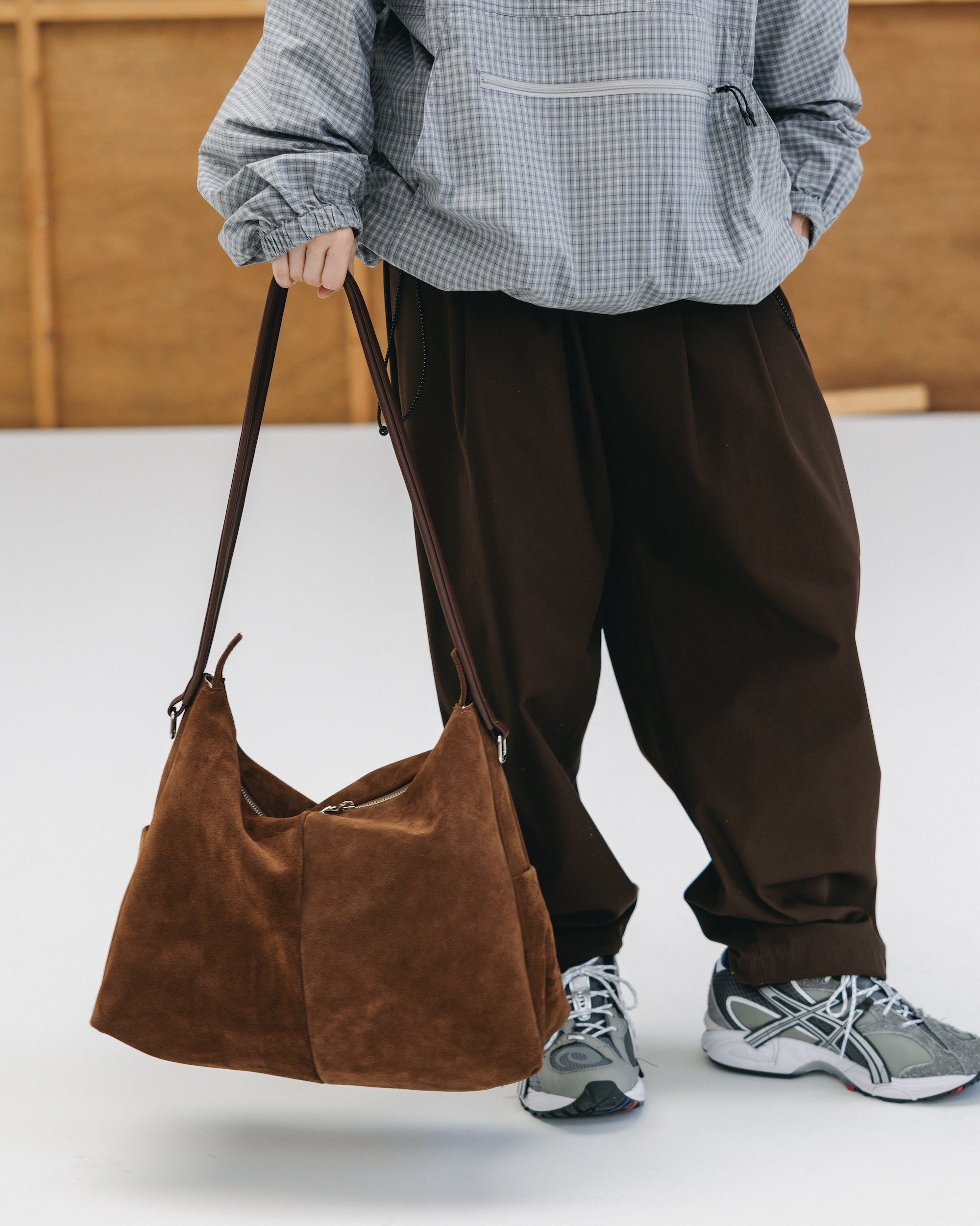 【1.7 WED 20:00- IN STOCK】SUEDE NOMAD BAG (BROWN)