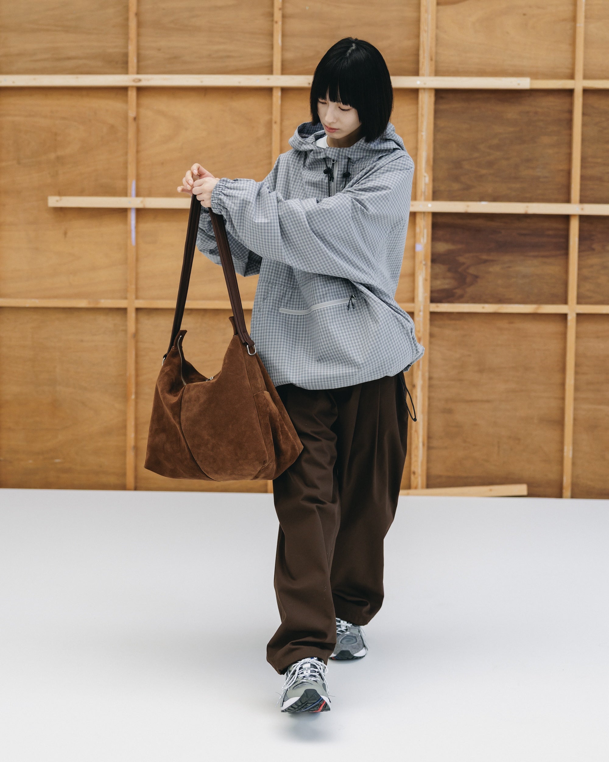 【1.7 WED 20:00- IN STOCK】SUEDE NOMAD BAG (BROWN)
