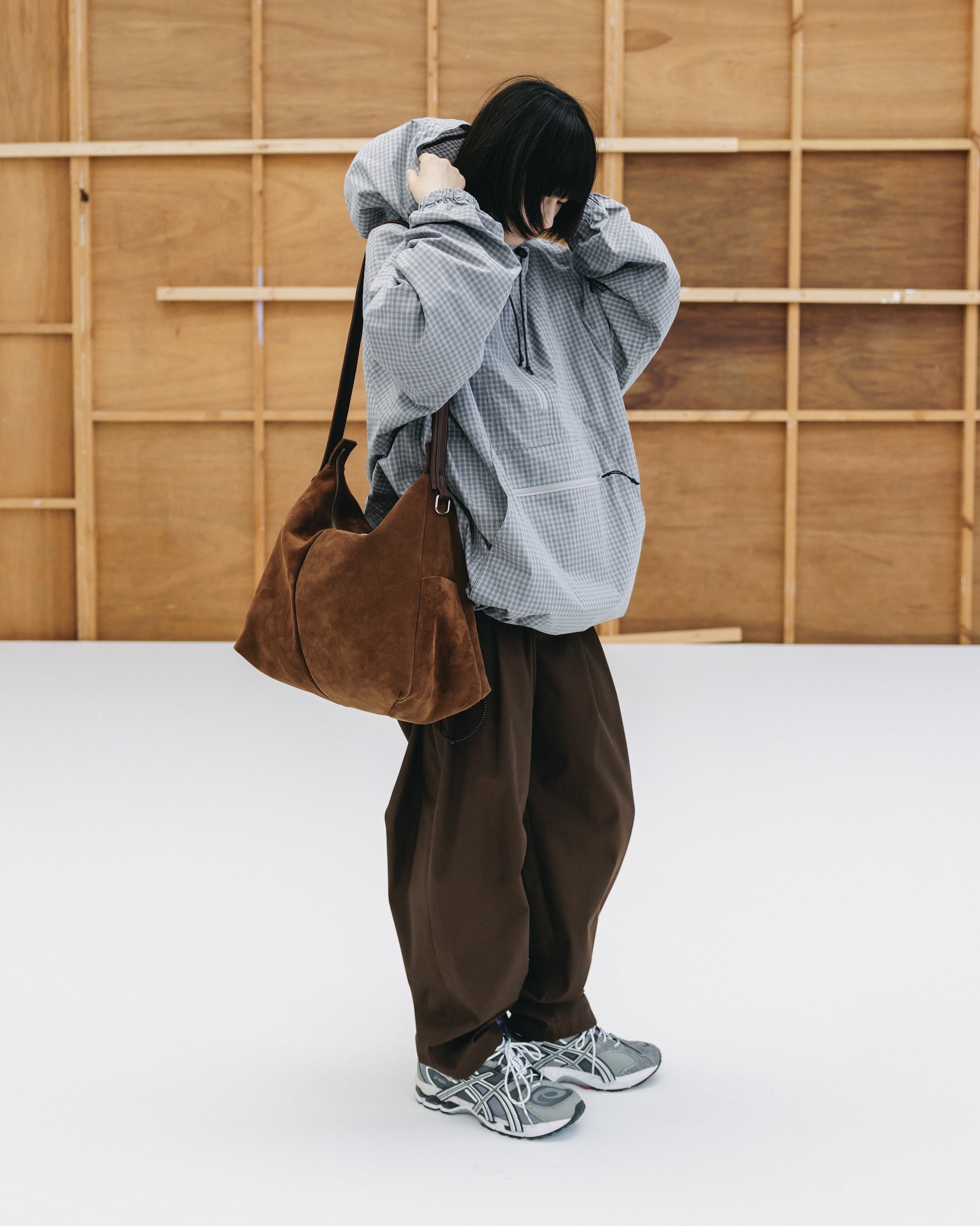 【1.7 WED 20:00- IN STOCK】SUEDE NOMAD BAG (BROWN)