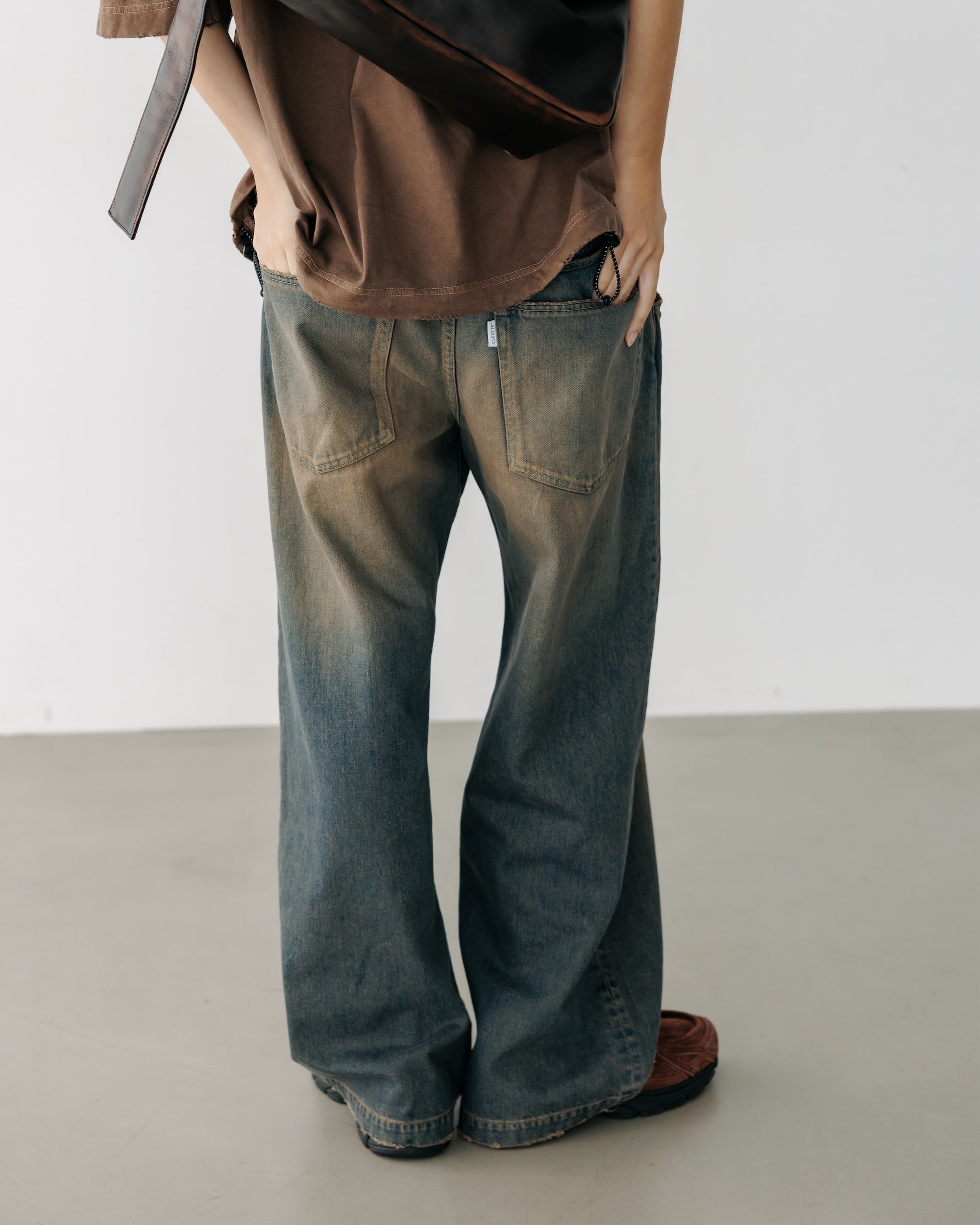 【8.30 SAT 20:00- IN STOCK】VINTAGE DYED SELVEDGE DENIM WIDE PANTS (VINTAGE BROWN)