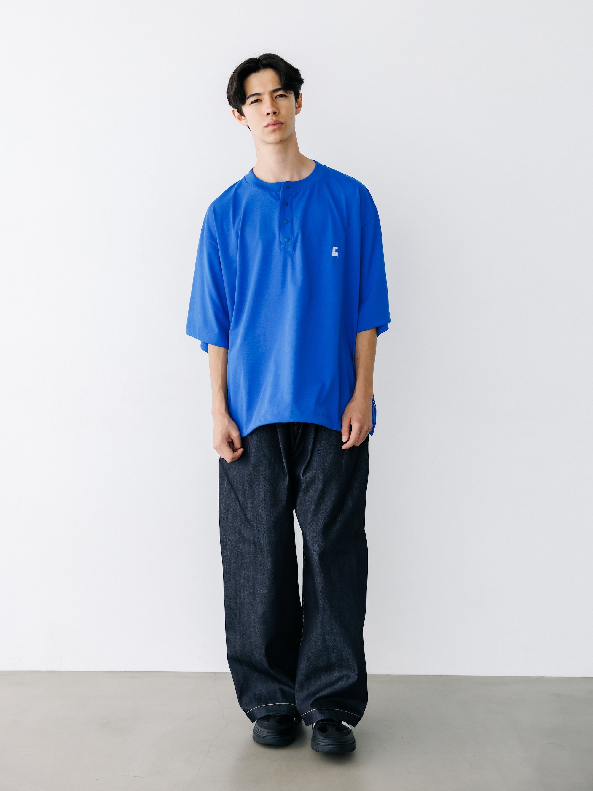【8.26 WED 20:00- IN STOCK】“C” TECH HENLEY NECK S/S T-SHIRT WITH DRAWSTRINGS (BLUE)