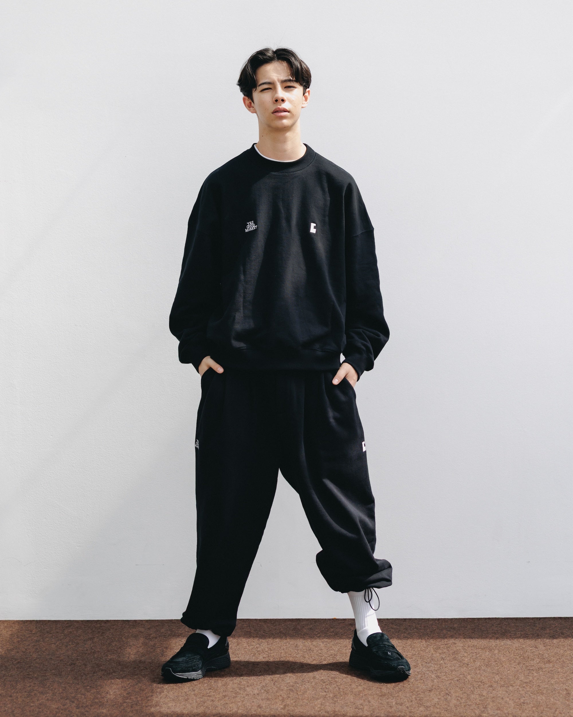 【10.15 WED 20:00- IN STOCK】"C"SWEATSHIRT FOR YGM (BLACK)