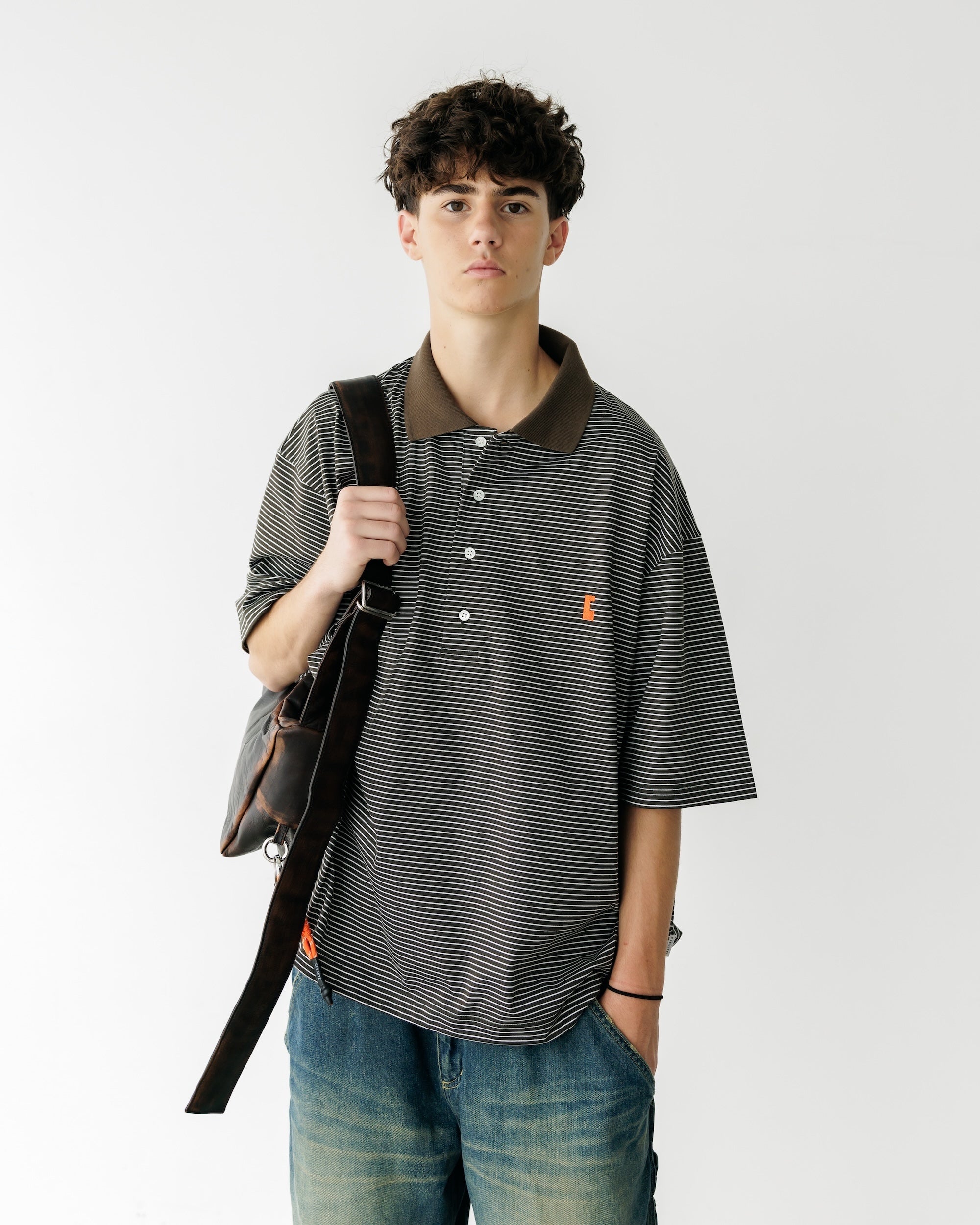 EMBROIDERY LOGO STRIPED S/S POLO WITH DRAWSTRINGS (BROWN×WHITE)