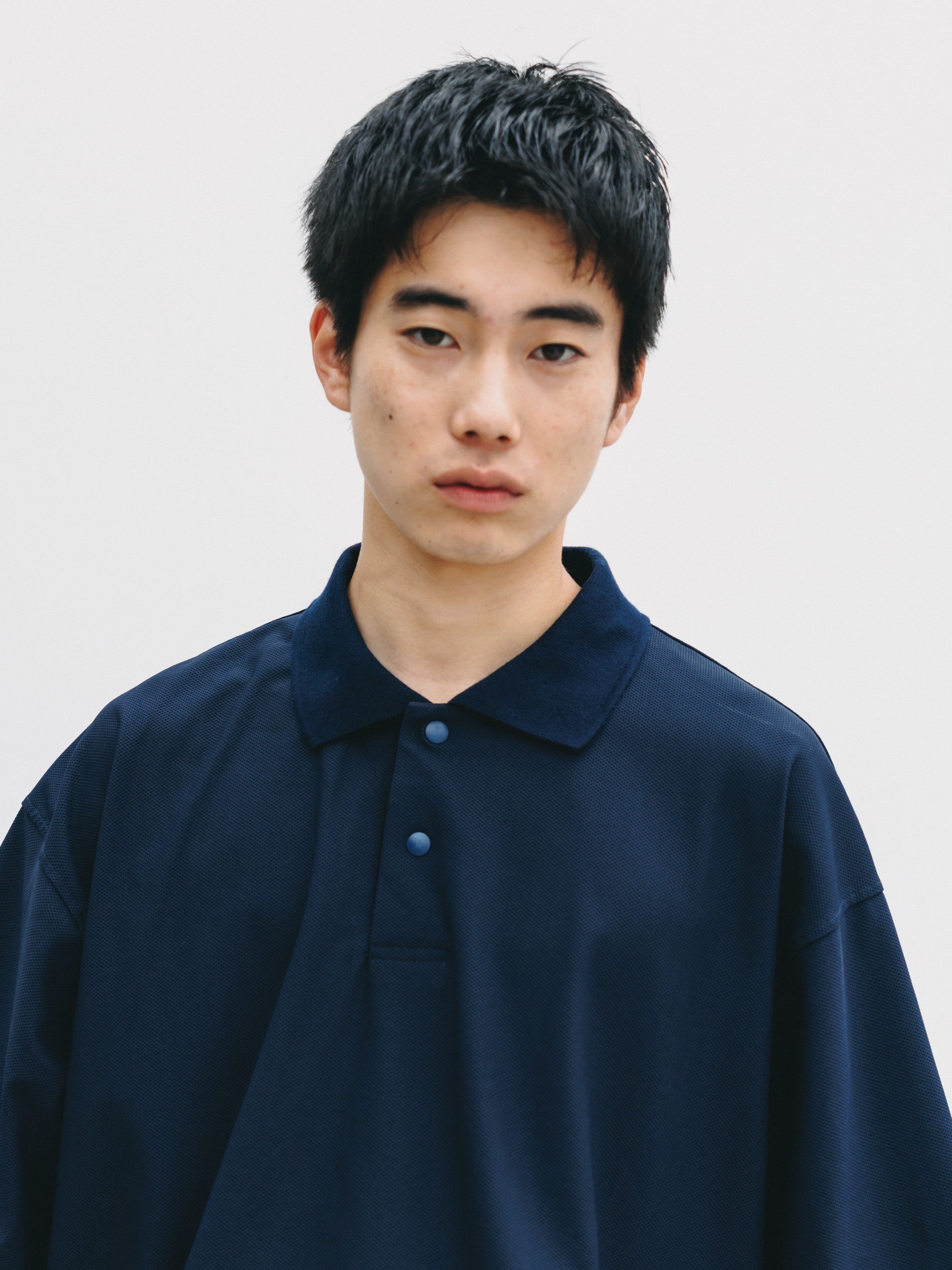 【6.24 WED 20:00- IN STOCK】TECH TEXTURED CITY S/S POLO (NAVY)