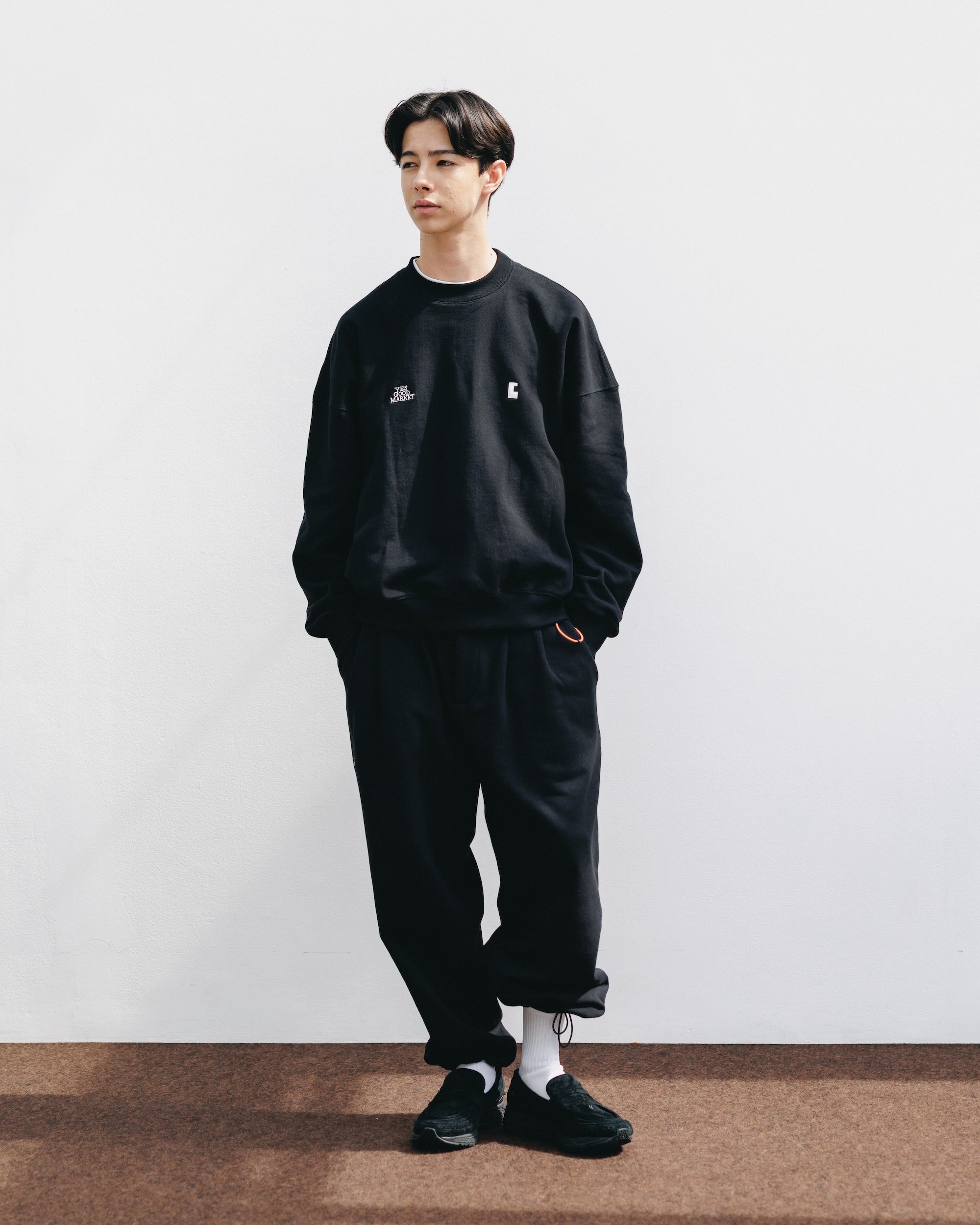 【10.15 WED 20:00- IN STOCK】"C"SWEATSHIRT FOR YGM (BLACK)