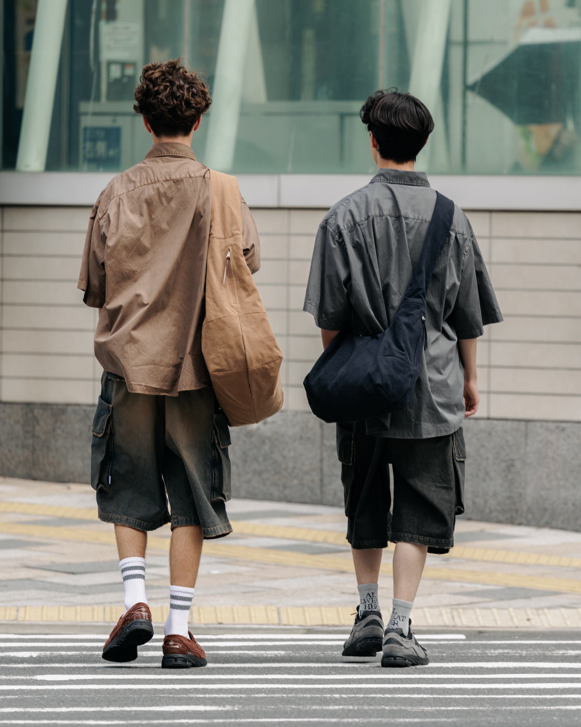PIGMENT DYED OXFORD CITY S/S SHIRT (FADE BLACK)