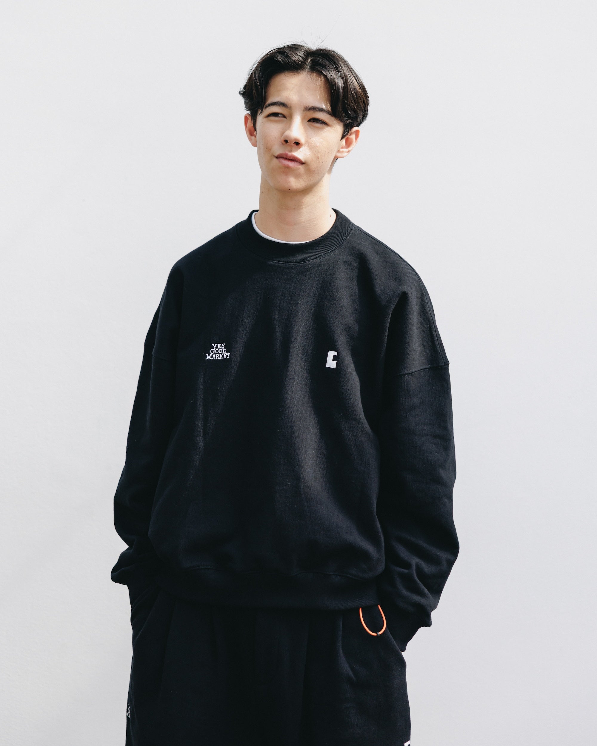 【10.15 WED 20:00- IN STOCK】"C"SWEATSHIRT FOR YGM (BLACK)