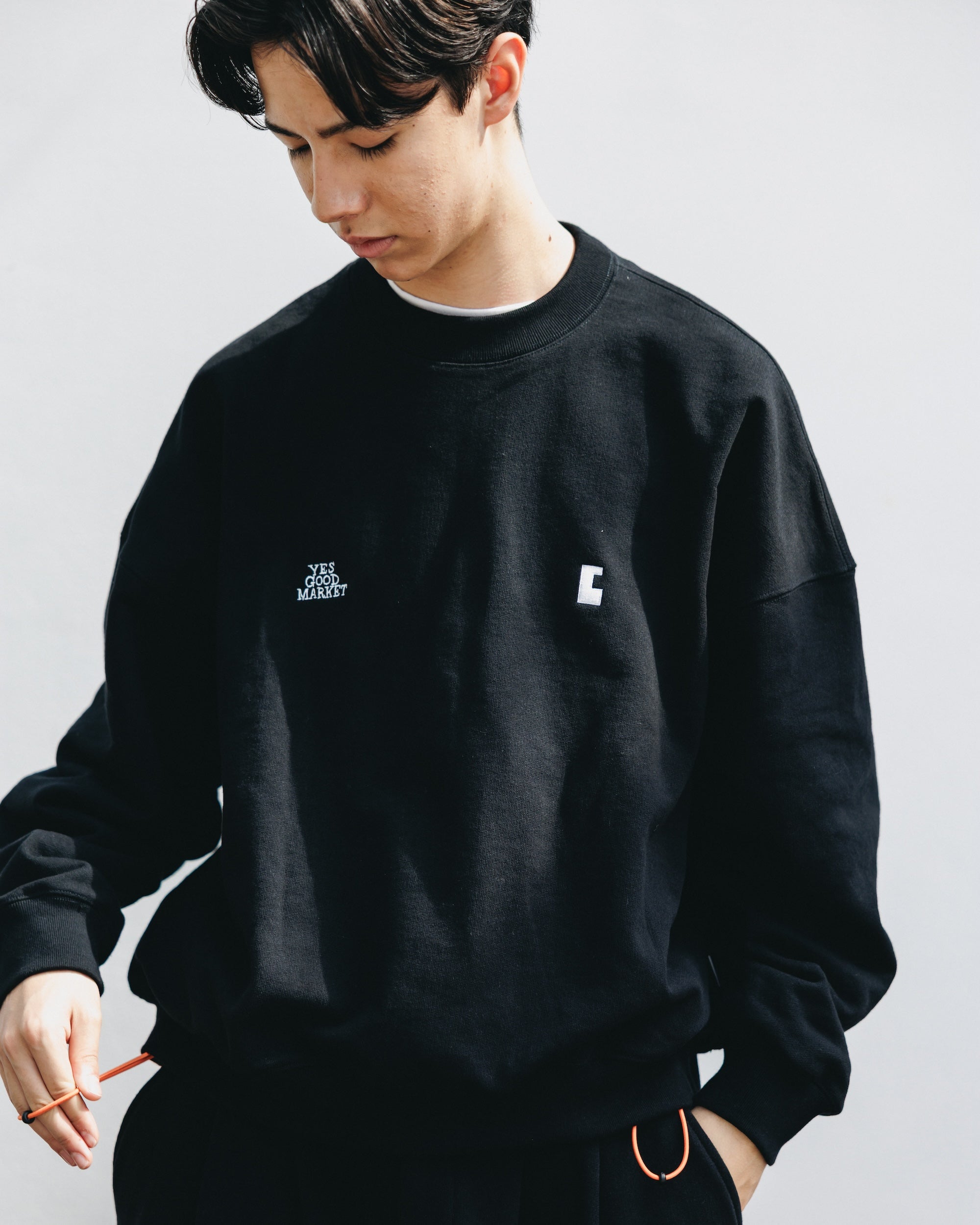 【10.15 WED 20:00- IN STOCK】"C"SWEATSHIRT FOR YGM (BLACK)