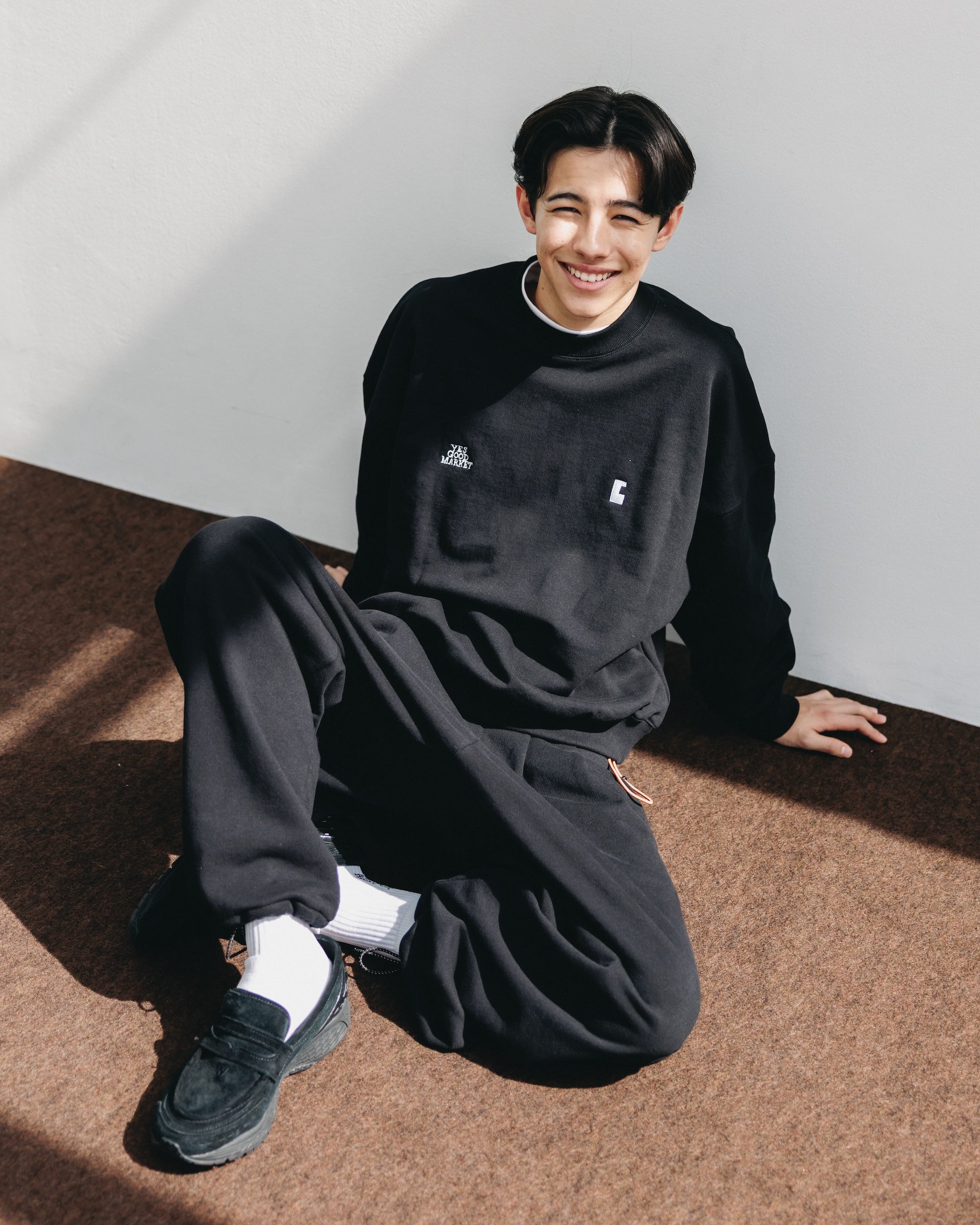 【10.15 WED 20:00- IN STOCK】"C"SWEATSHIRT FOR YGM (BLACK)