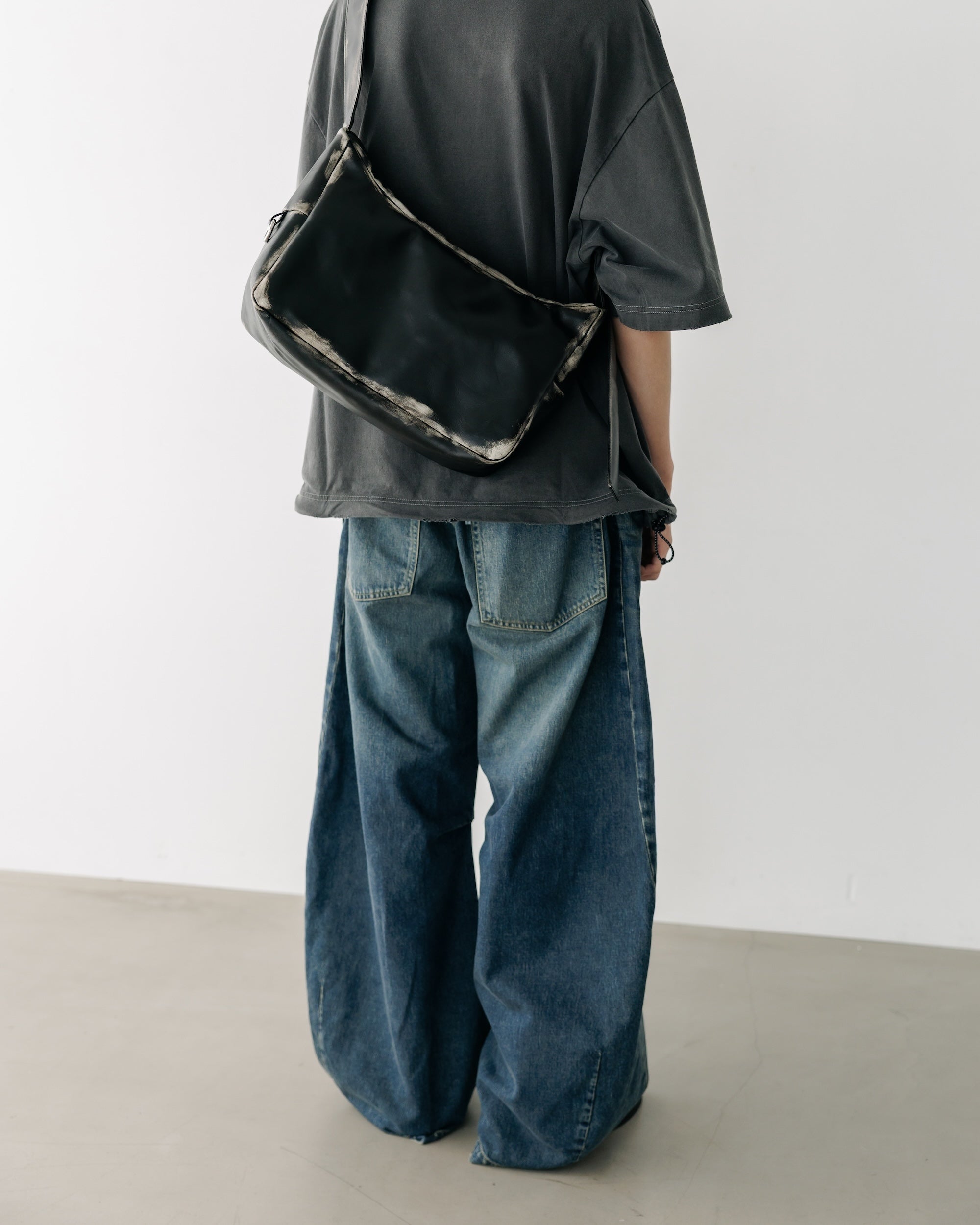 【10.1 WED 20:00- IN STOCK】VINTAGE DYED SELVEDGE DENIM BARREL LEG PANTS (VINTAGE INDIGO)