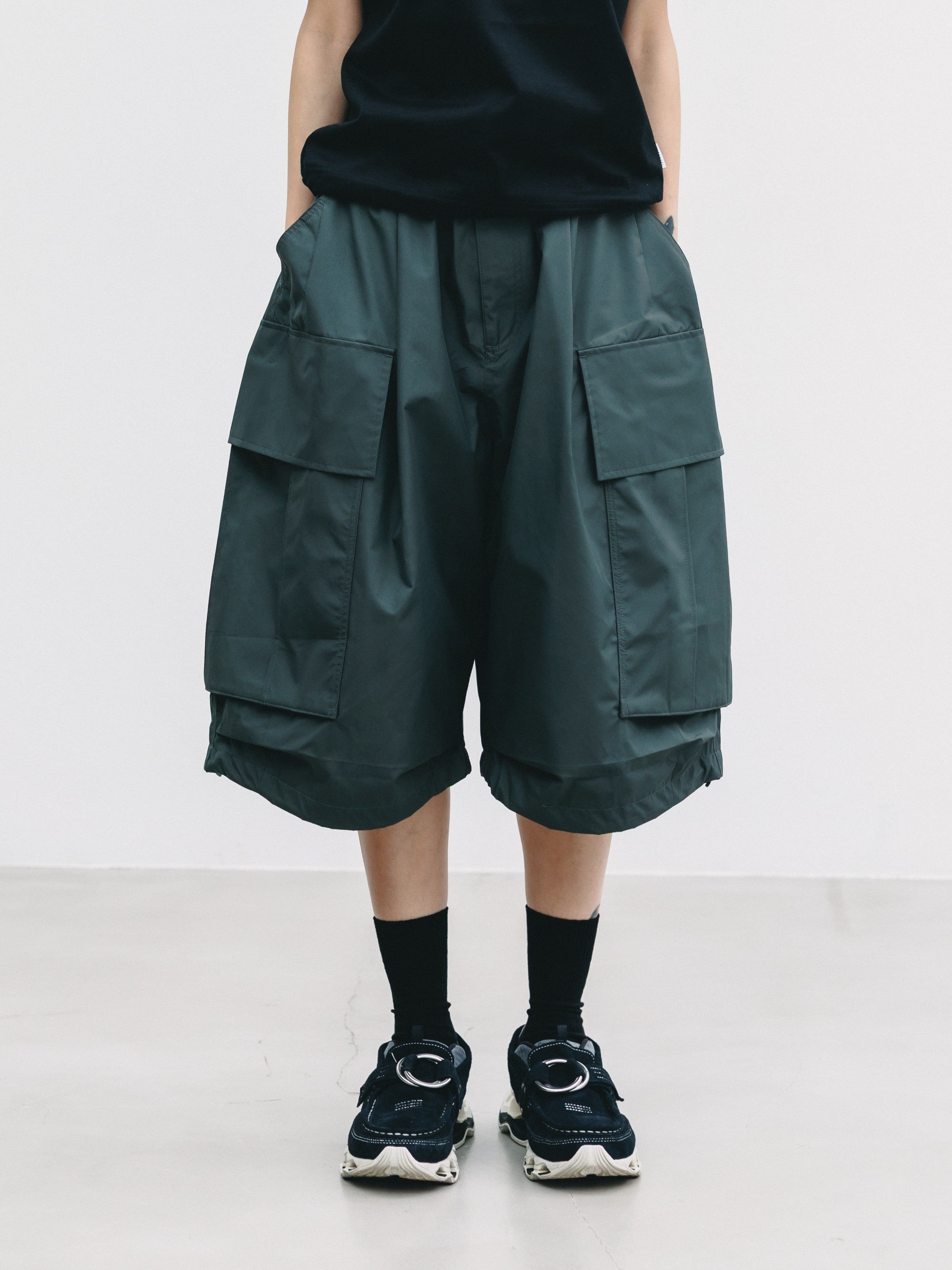 【7.18 SAT 20:00- IN STOCK】+phenix WINDSTOPPER® by GORE-TEX LABS CITY MEGA POCKET BALLOON CARGO HALF PANTS (ASPHALT GRAY)