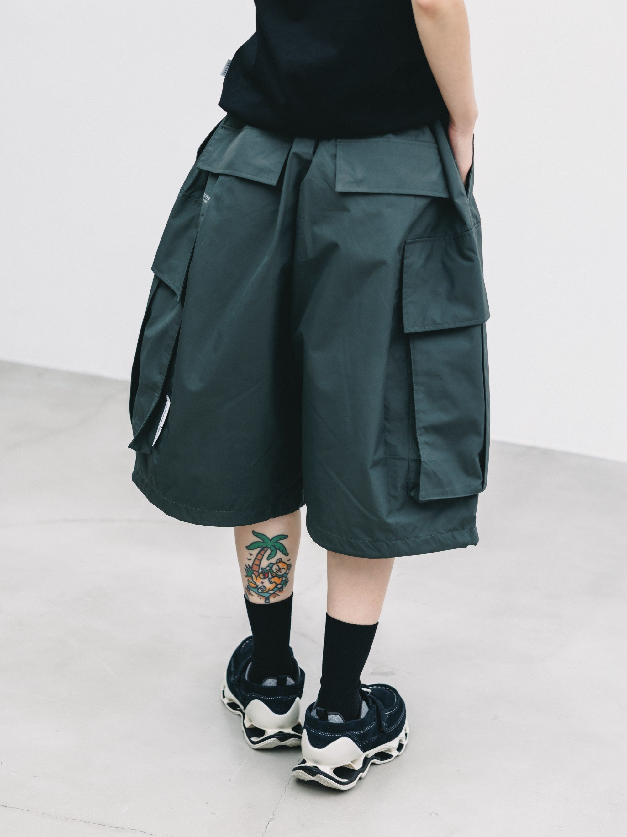 【7.18 SAT 20:00- IN STOCK】+phenix WINDSTOPPER® by GORE-TEX LABS CITY MEGA POCKET BALLOON CARGO HALF PANTS (ASPHALT GRAY)