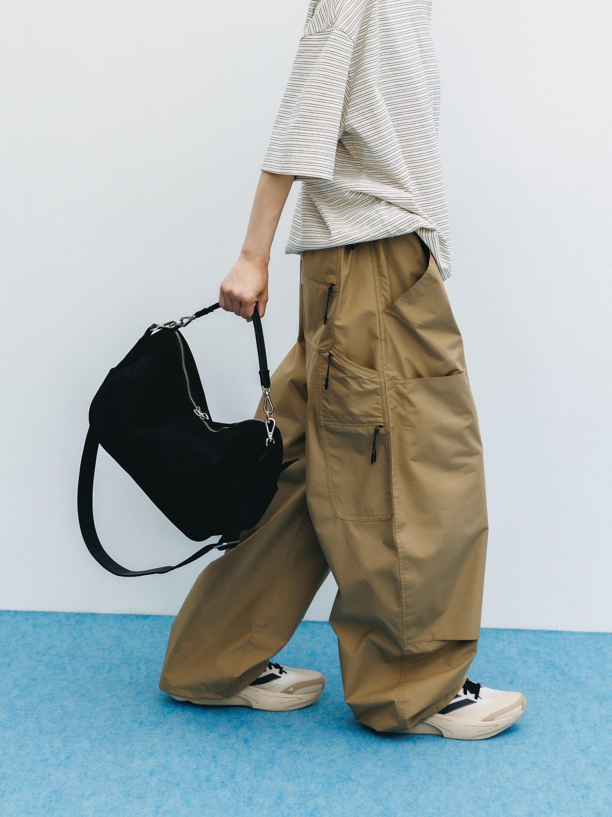 SUEDE DAYOFF BAG (BLACK)