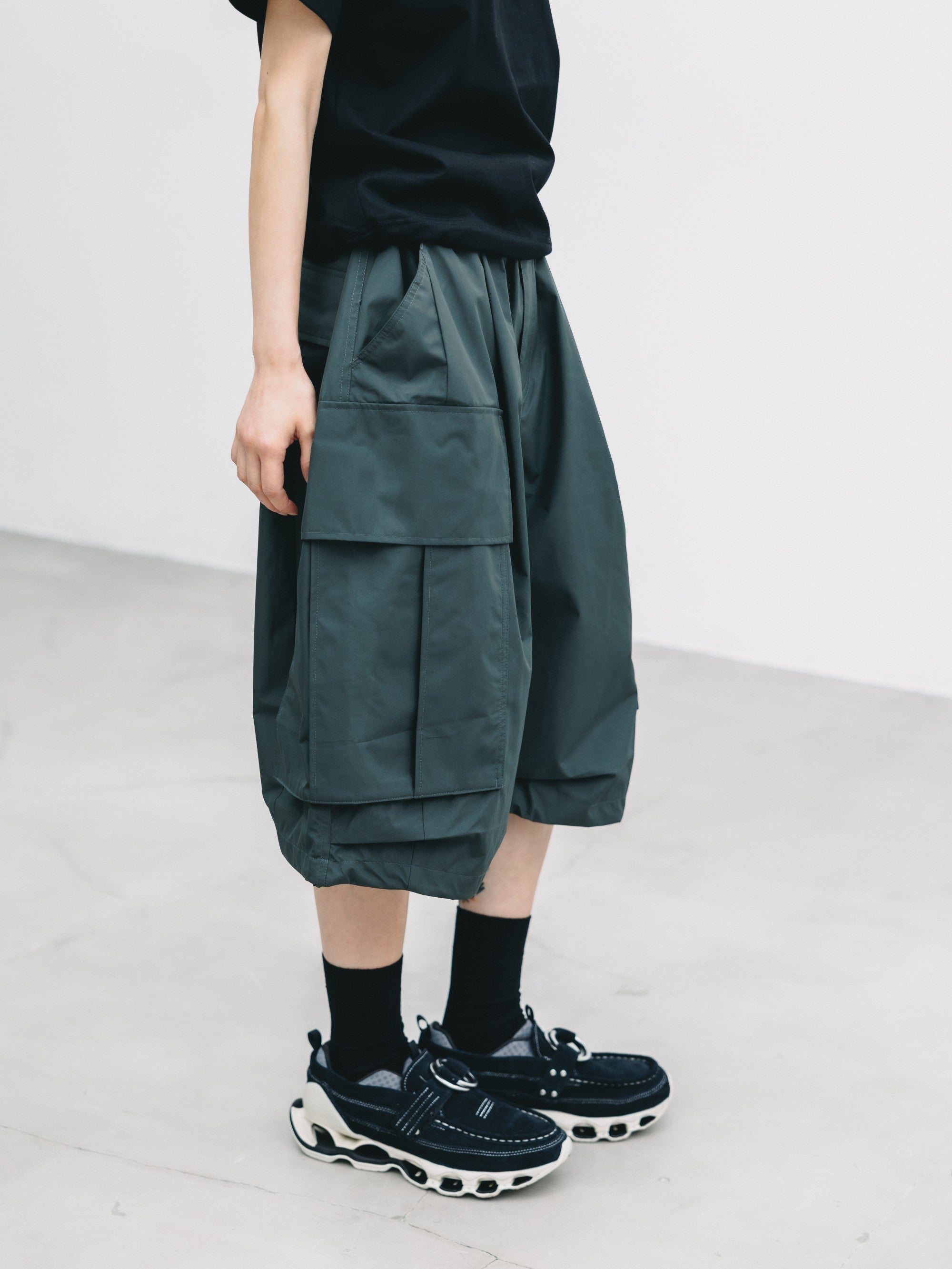 【7.18 SAT 20:00- IN STOCK】+phenix WINDSTOPPER® by GORE-TEX LABS CITY MEGA POCKET BALLOON CARGO HALF PANTS (ASPHALT GRAY)