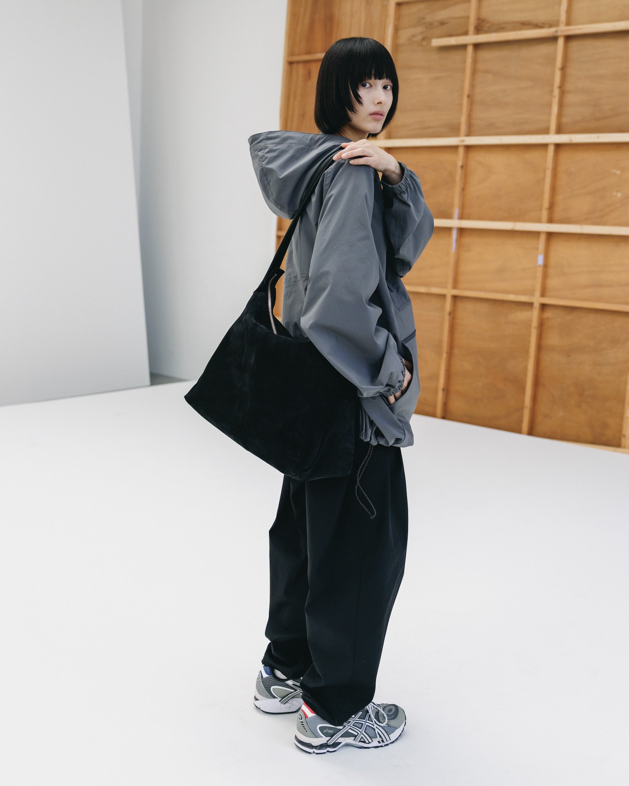 【1.7 WED 20:00- IN STOCK】SUEDE NOMAD BAG (BLACK)