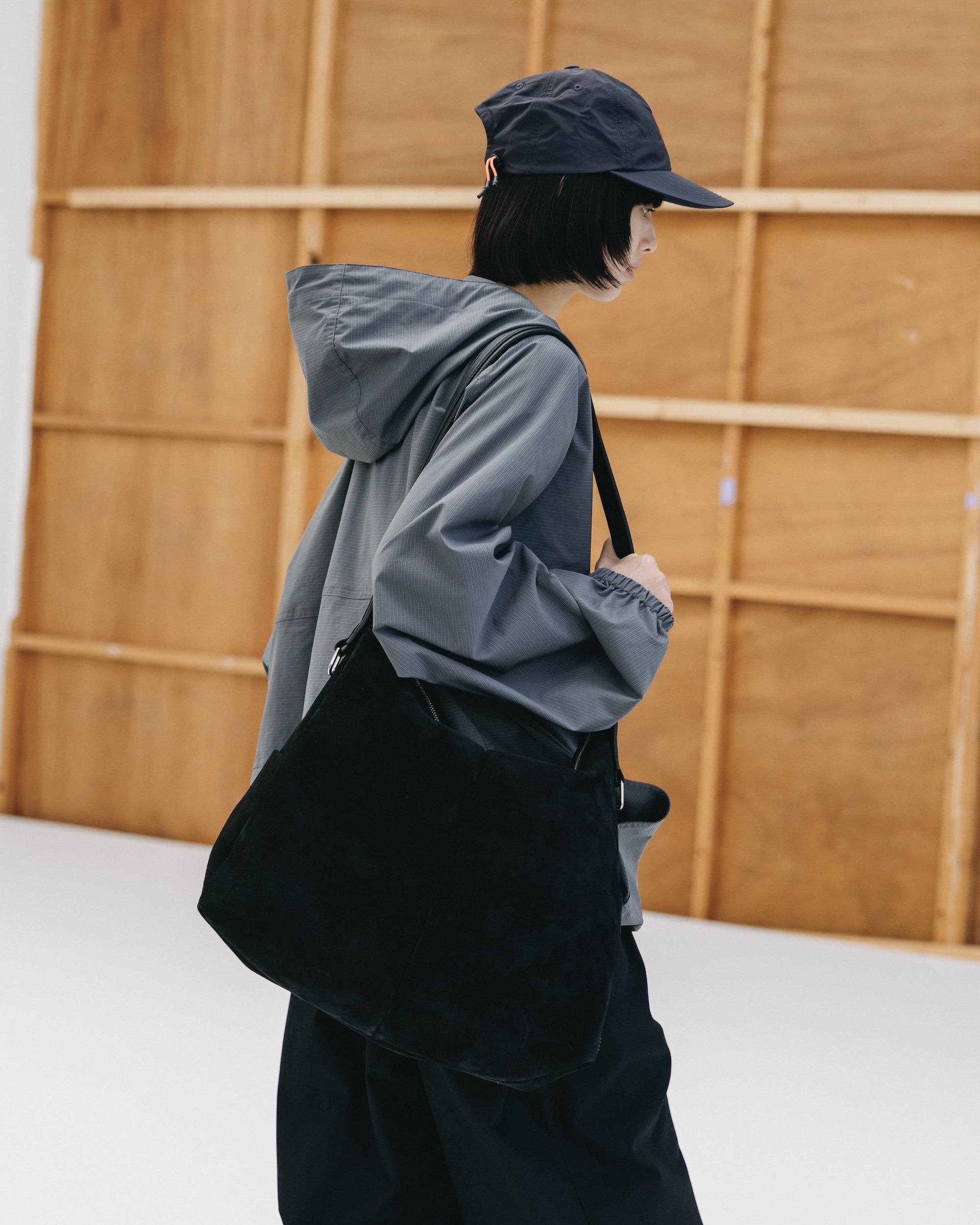 【1.7 WED 20:00- IN STOCK】SUEDE NOMAD BAG (BLACK)