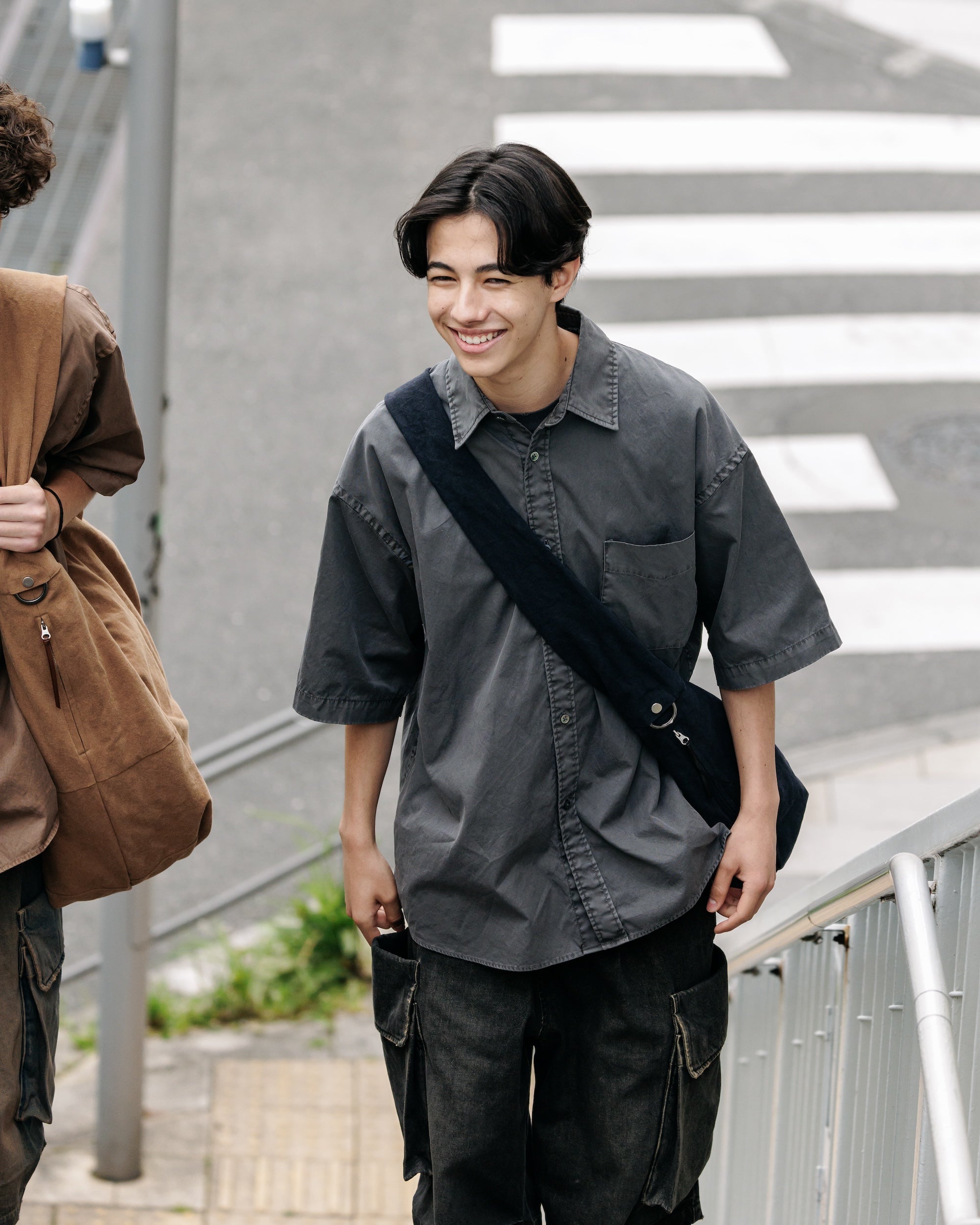 PIGMENT DYED OXFORD CITY S/S SHIRT (FADE BLACK)